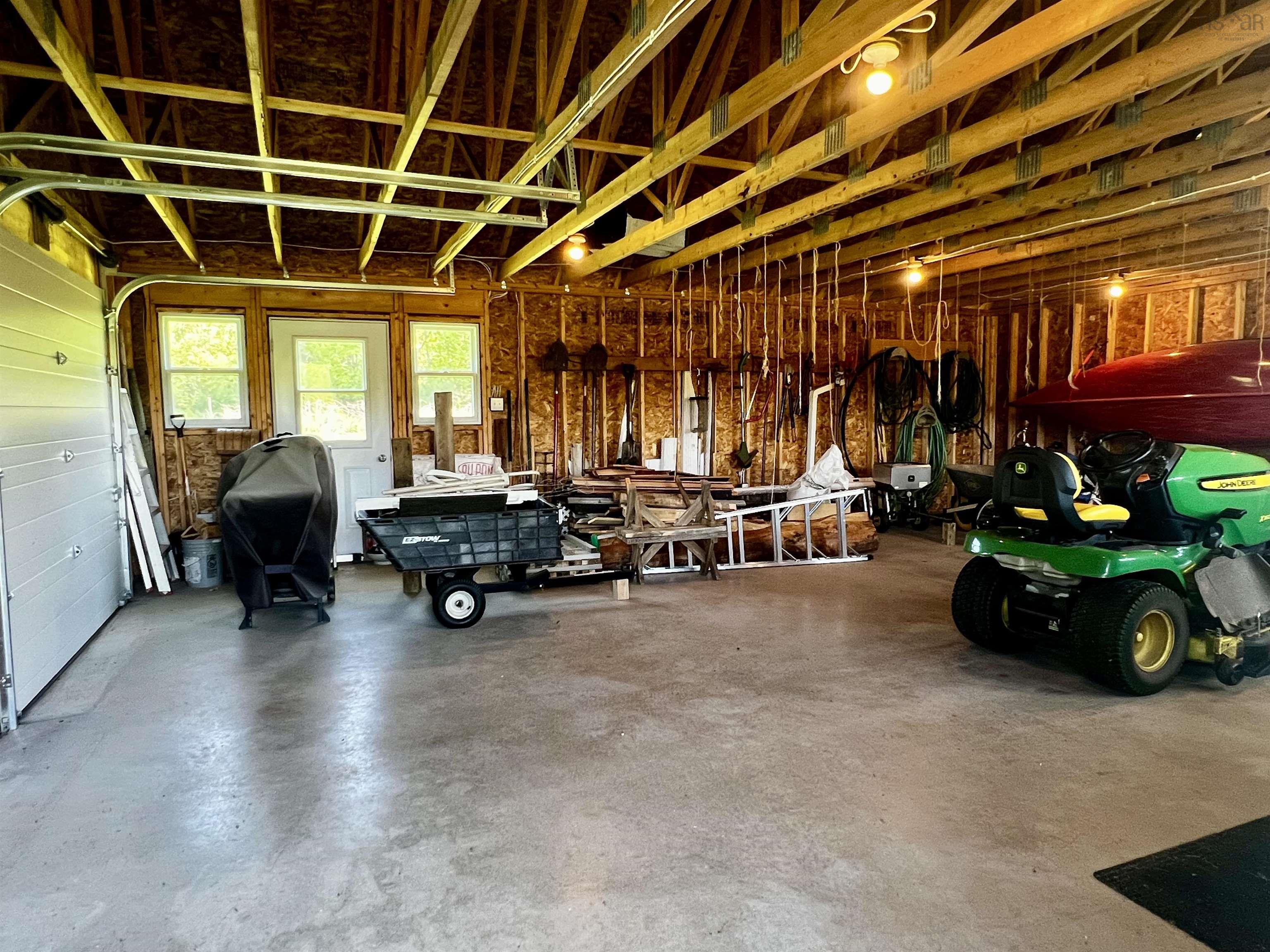 $695,000.00: 951 East River East Side Road, Glencoe