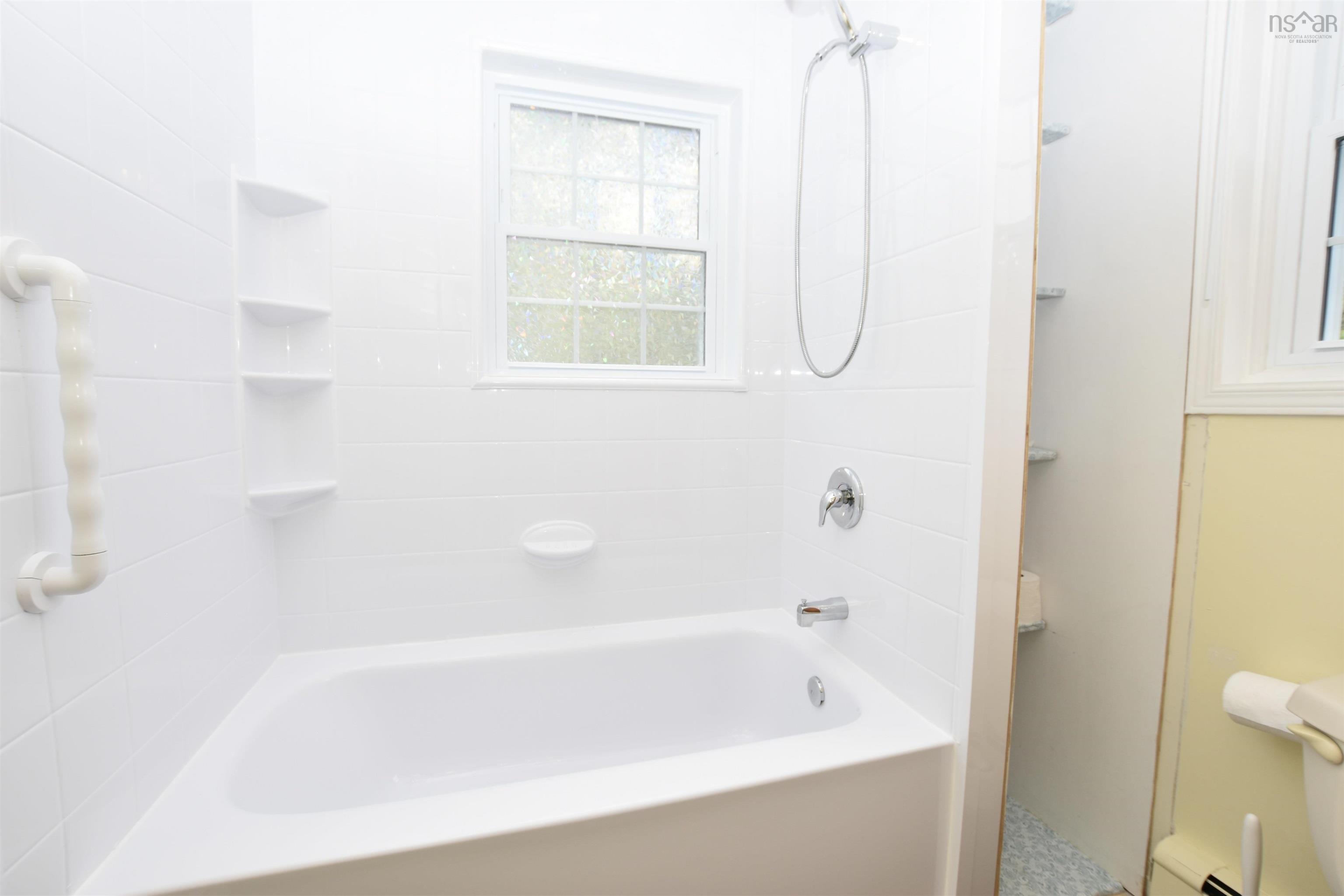 $424,900.00: 18 Devon Crescent, Halifax