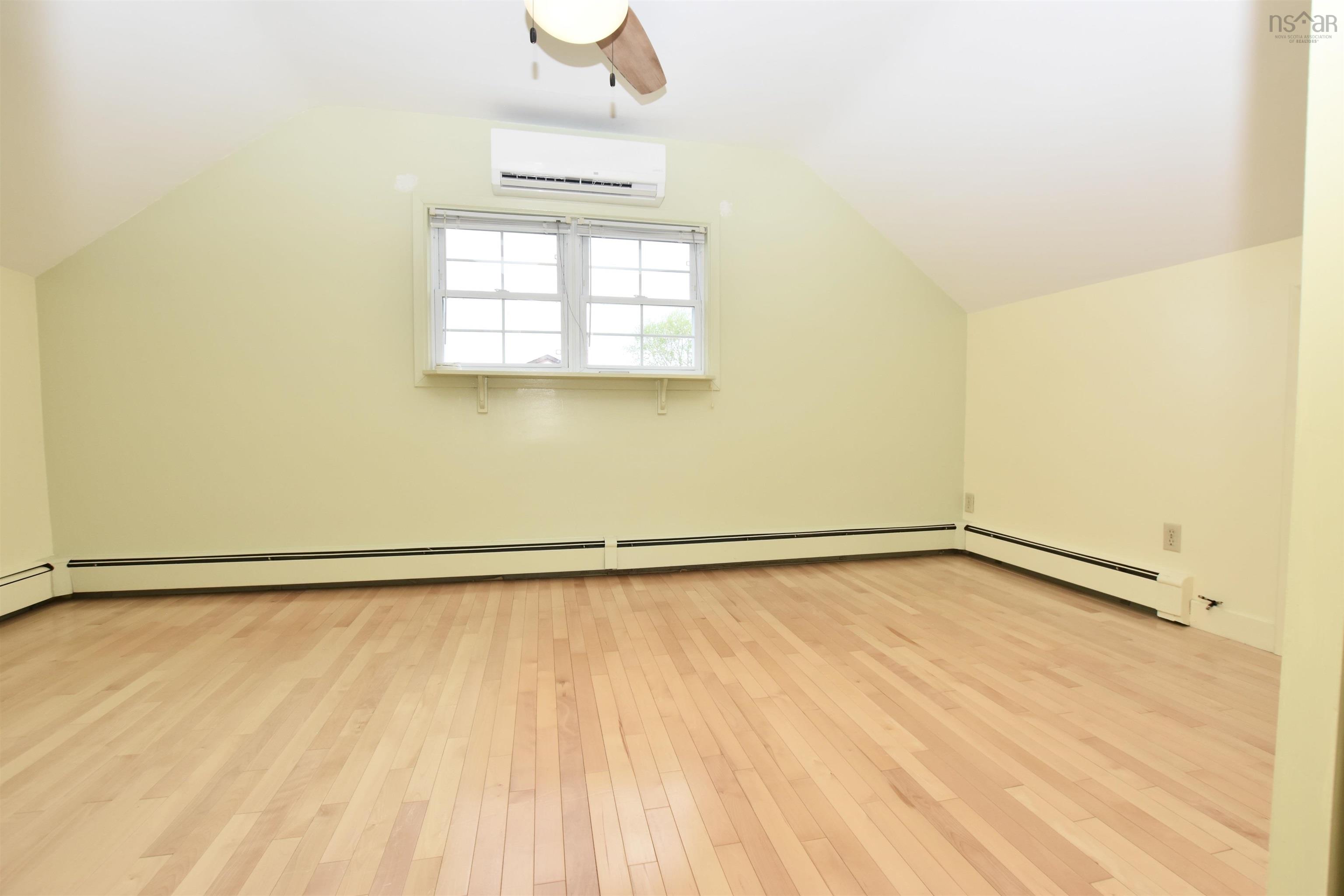 $424,900.00: 18 Devon Crescent, Halifax