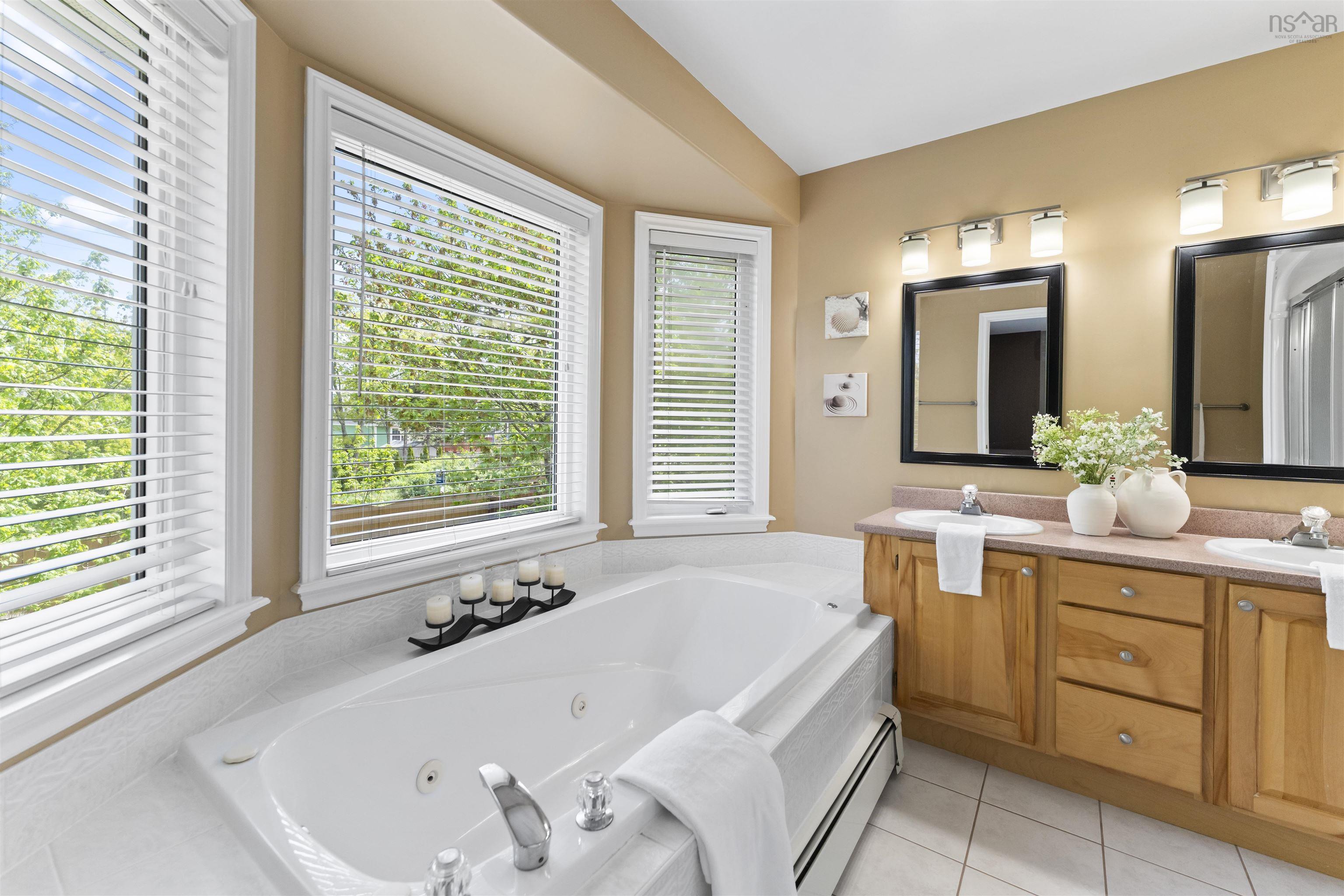 $989,900.00: 11 Parkmount Close, Halifax