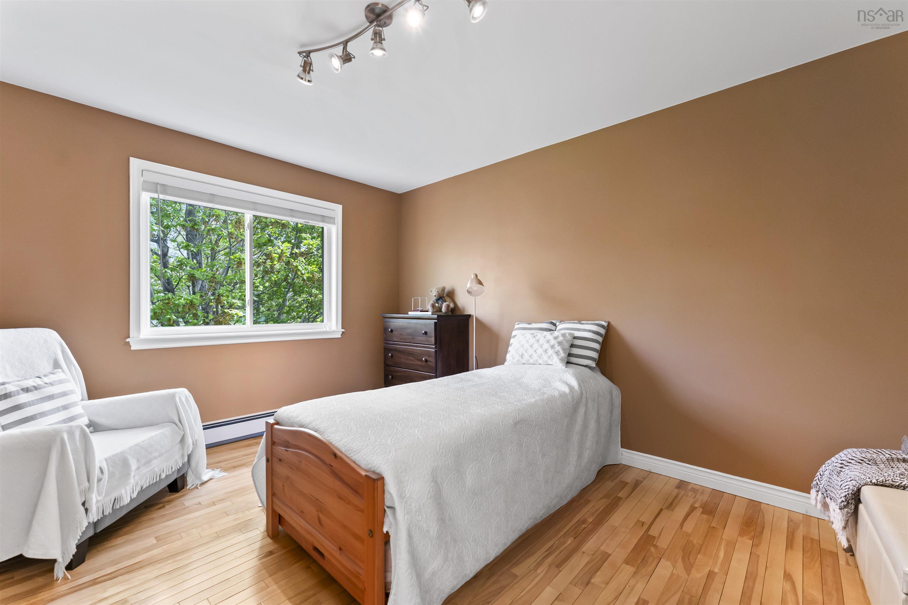 $989,900.00: 11 Parkmount Close, Halifax