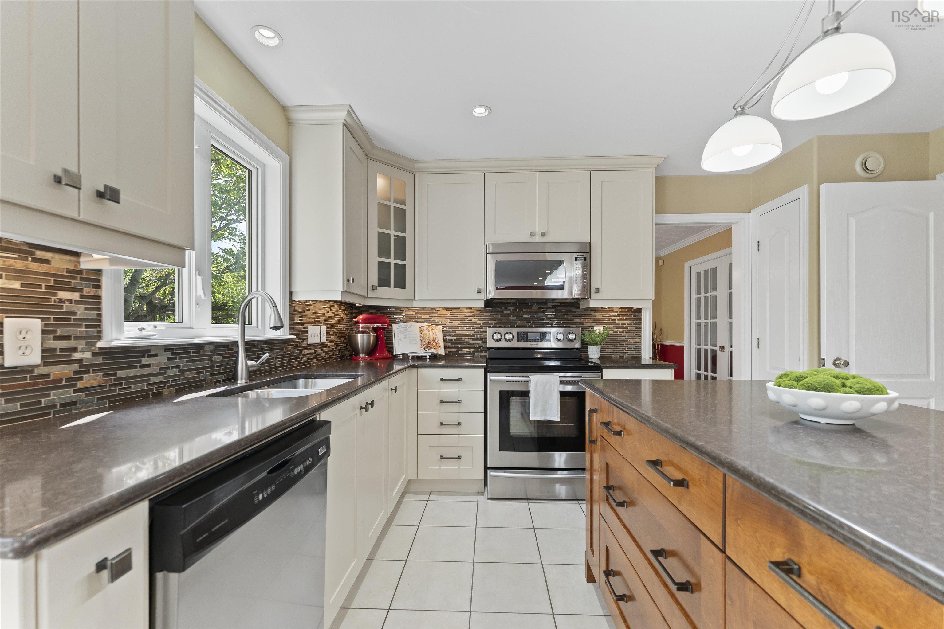 $989,900.00: 11 Parkmount Close, Halifax
