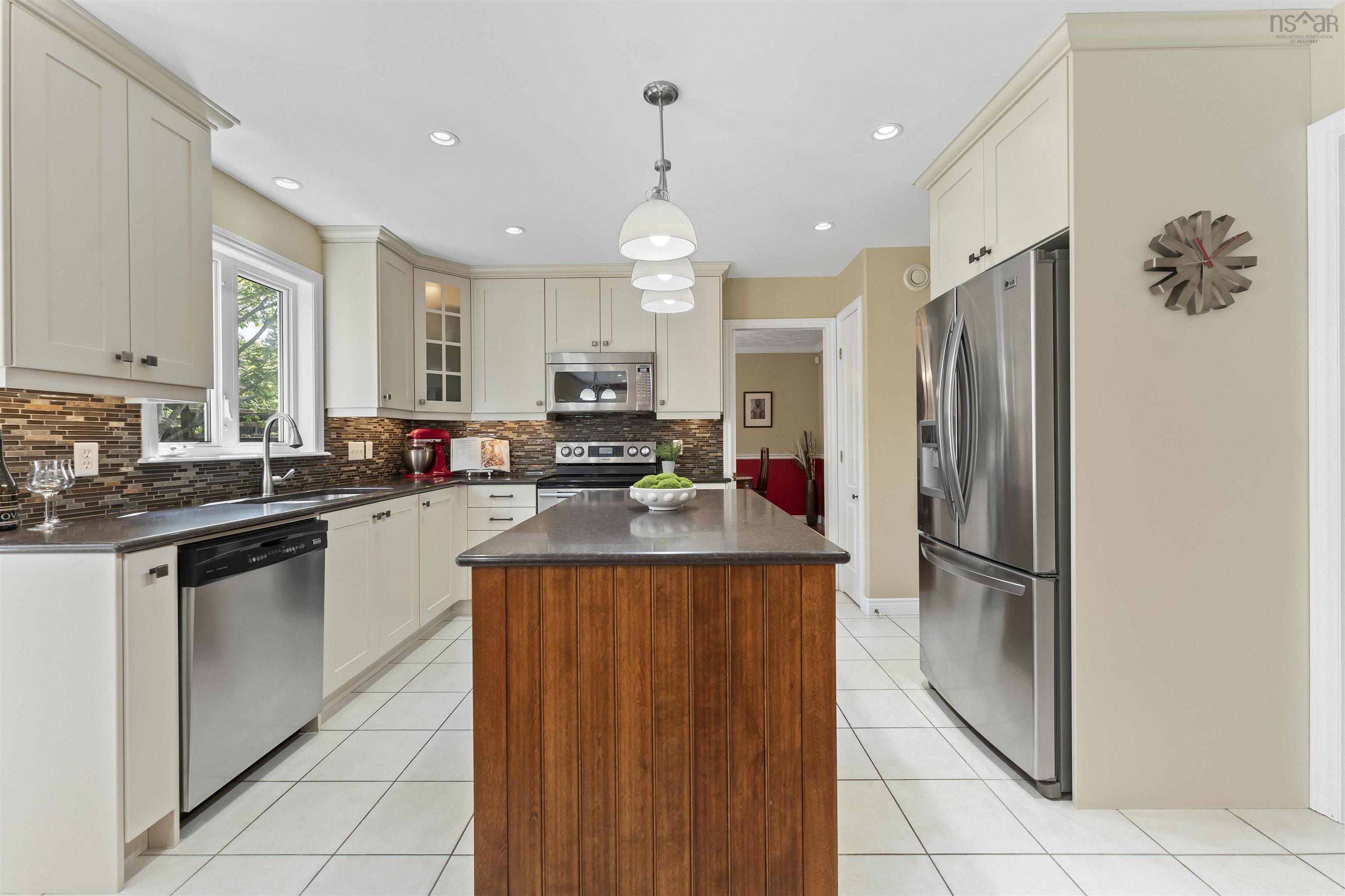 $989,900.00: 11 Parkmount Close, Halifax