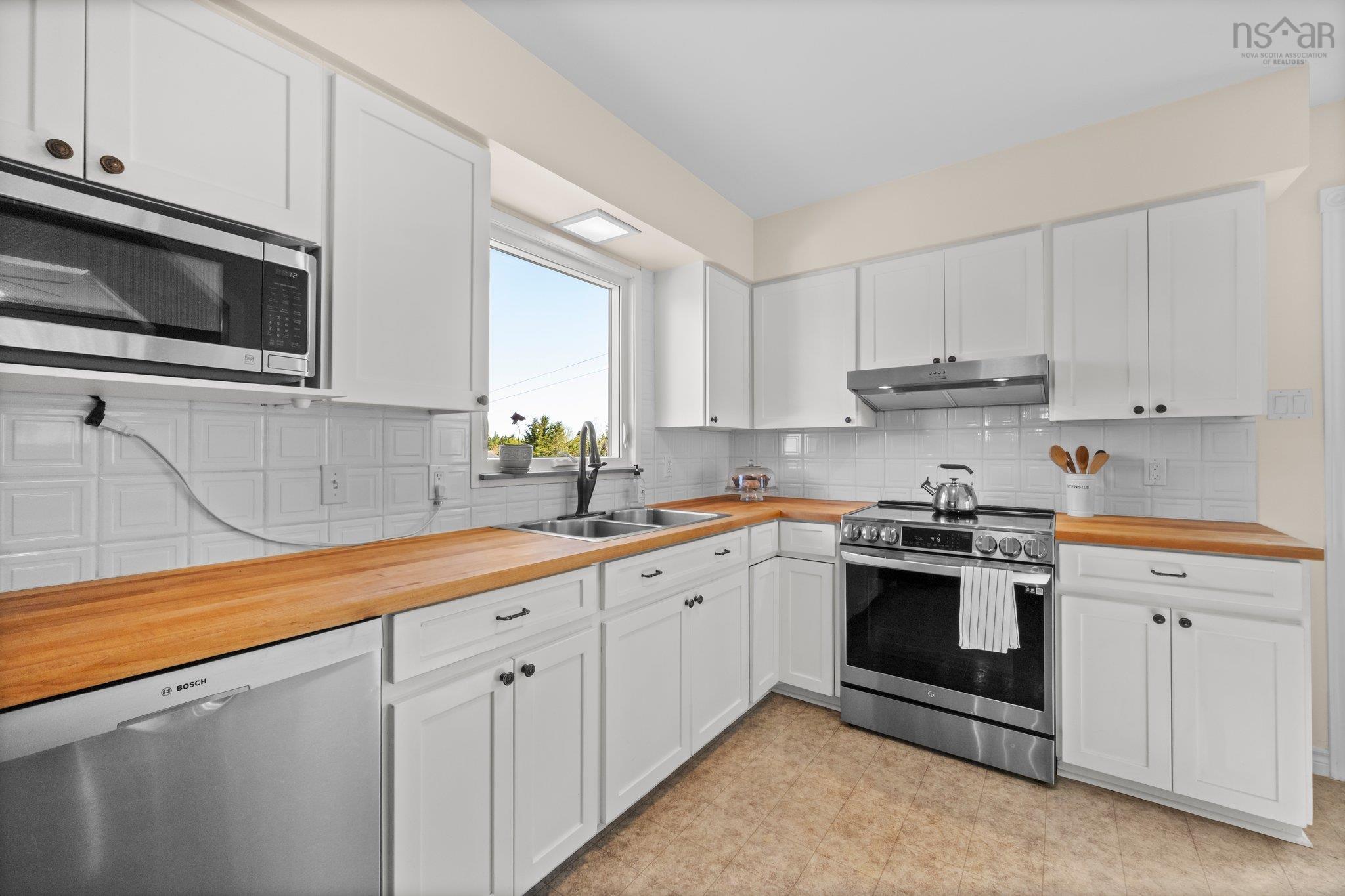 $524,900.00: 102 Oceanlea Drive, Eastern Passage