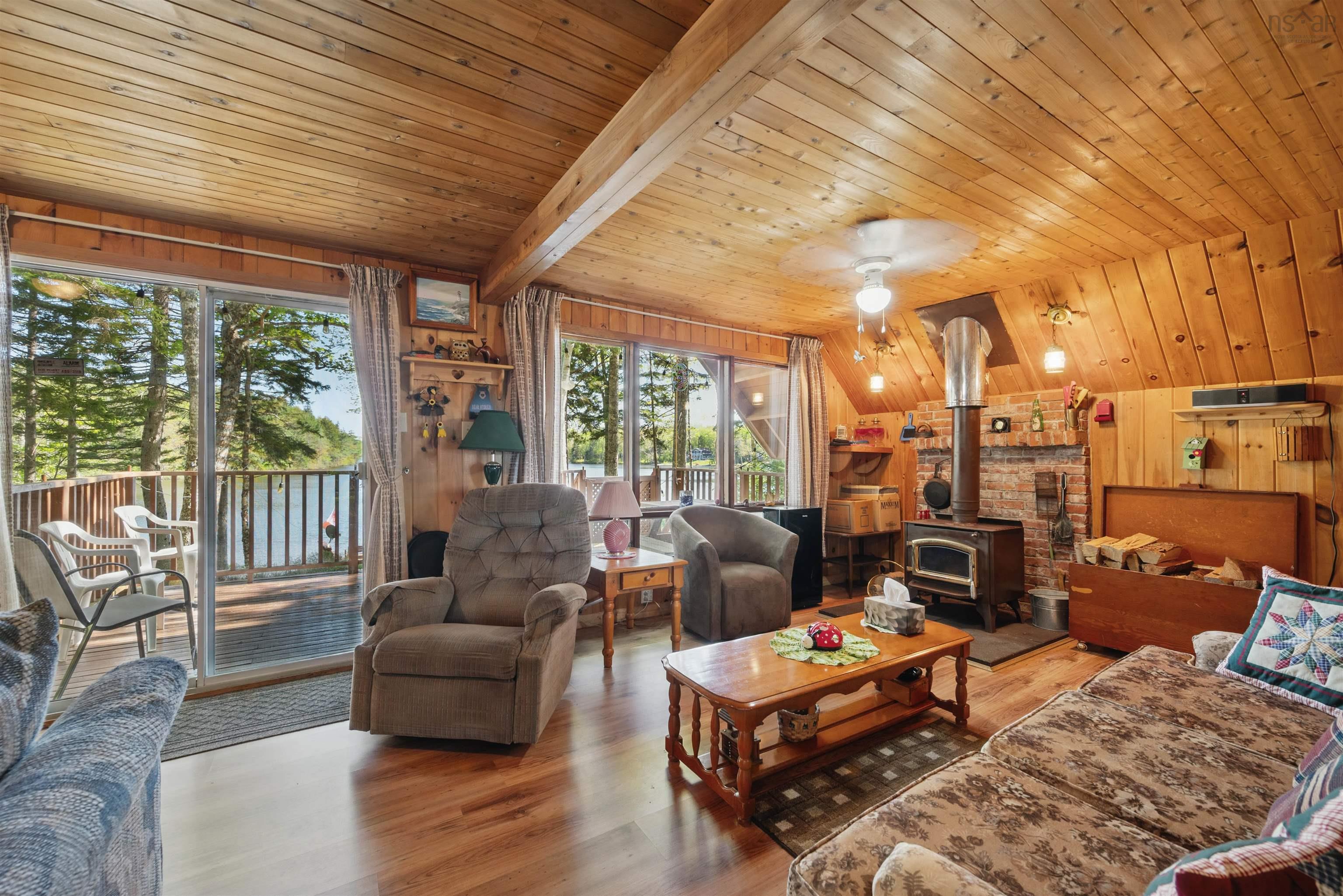 $298,800.00: 296 Lakeshore Drive, New Russell