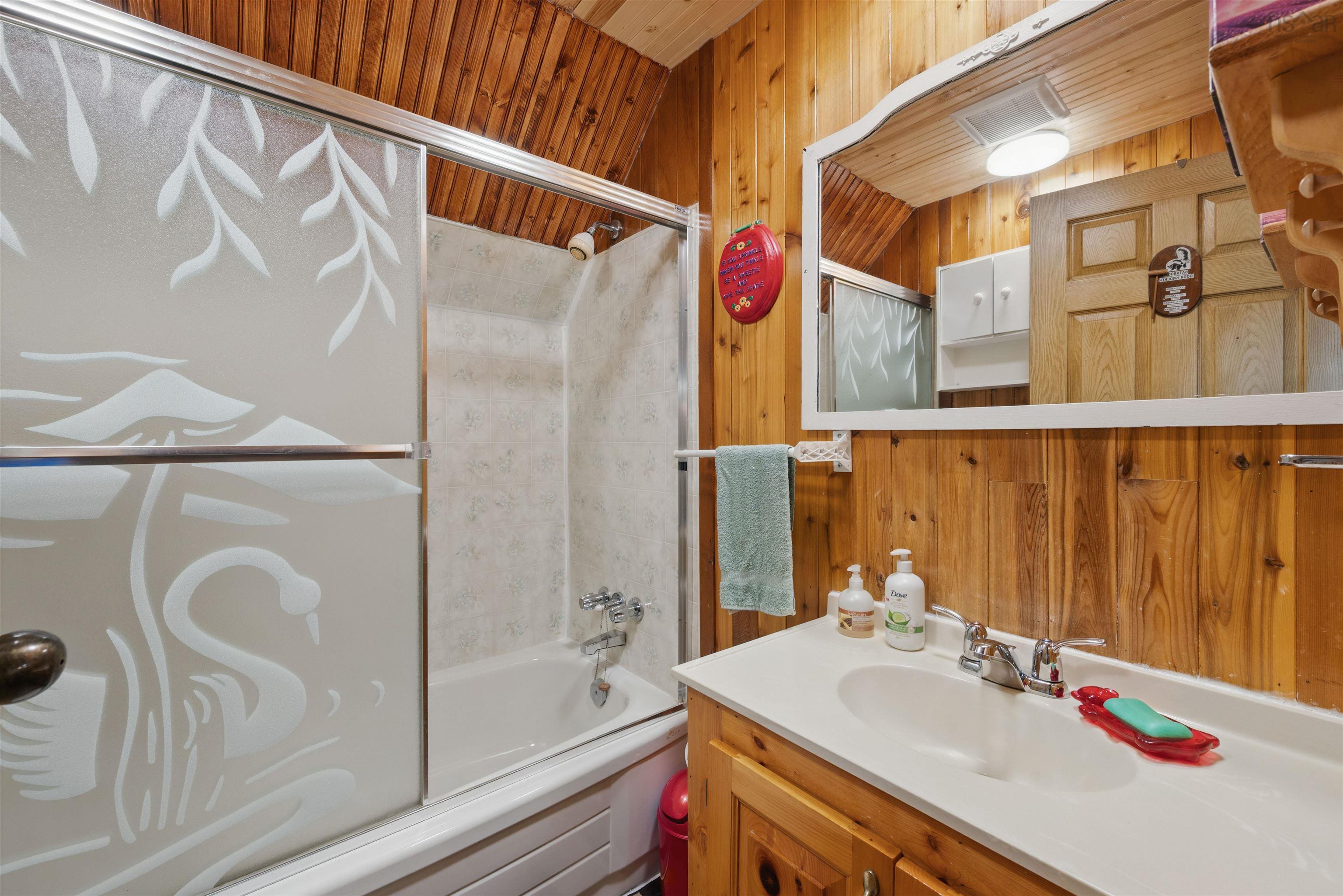 $298,800.00: 296 Lakeshore Drive, New Russell
