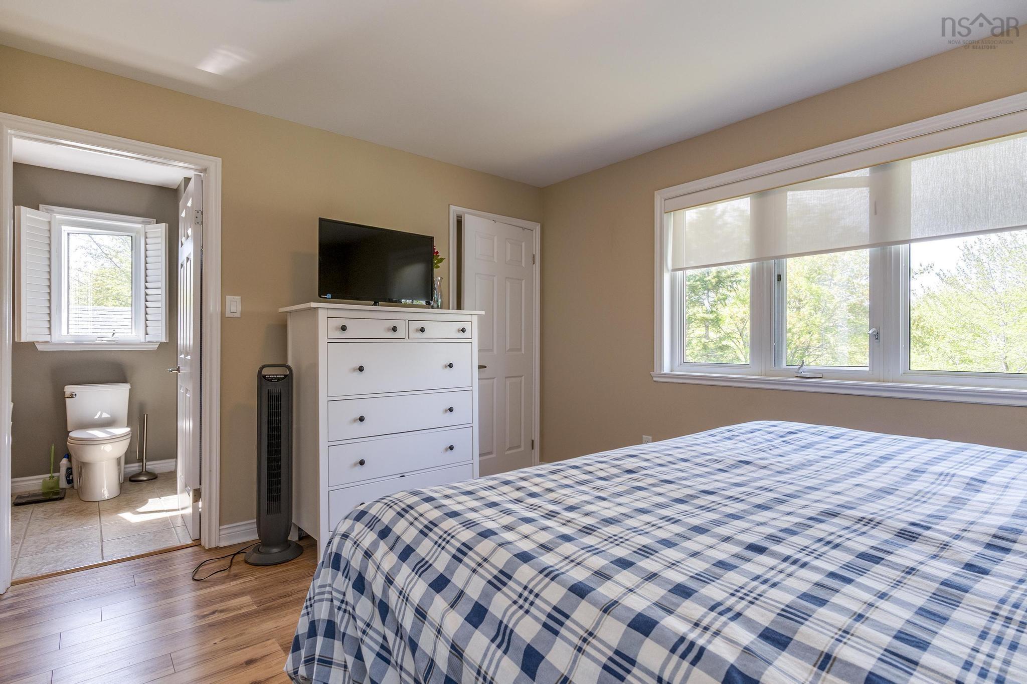$699,900.00: 5 Waterloo Way, Stillwater Lake