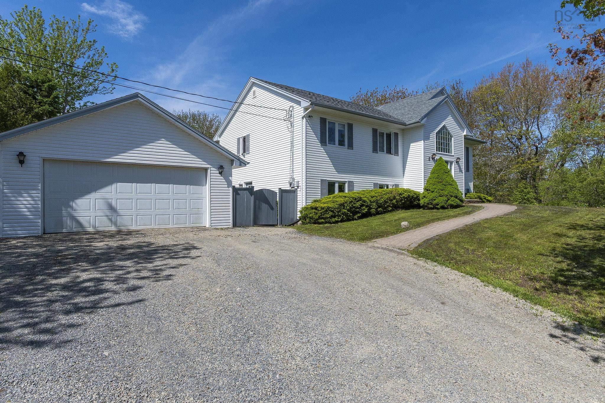 $699,900.00: 5 Waterloo Way, Stillwater Lake