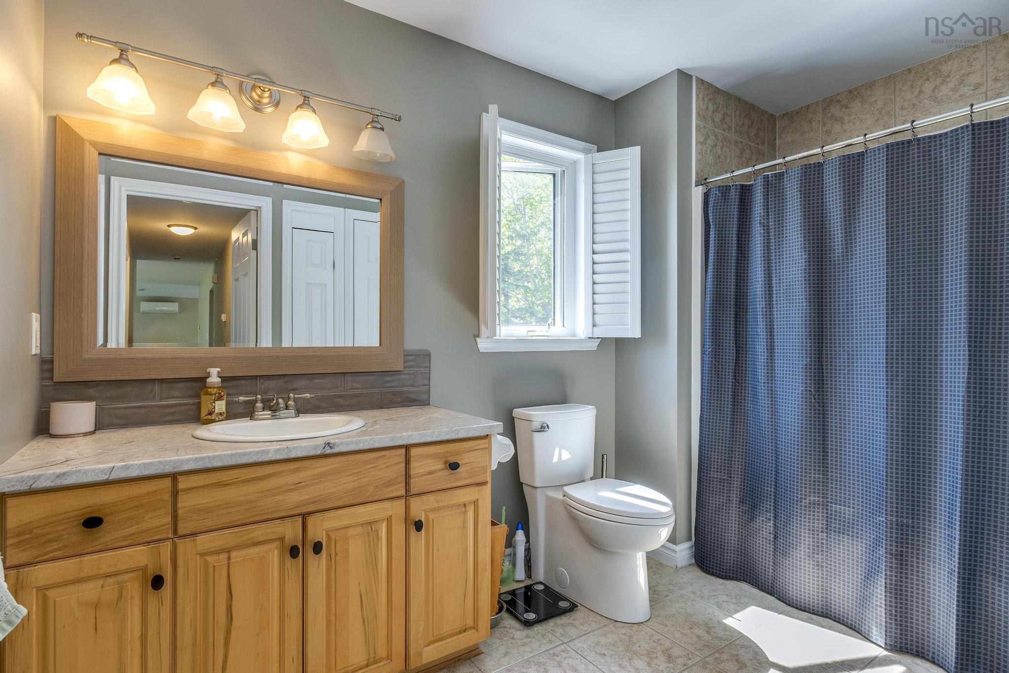 $699,900.00: 5 Waterloo Way, Stillwater Lake