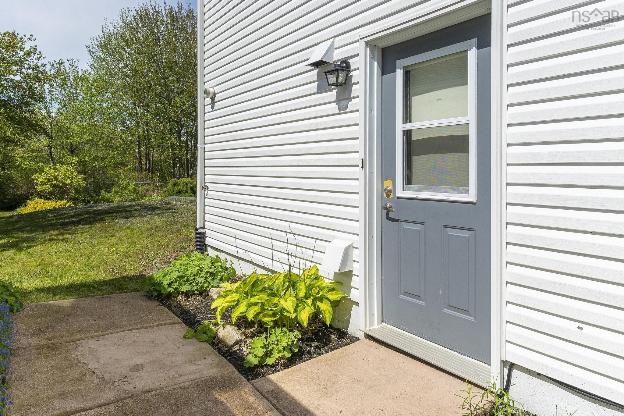 $699,900.00: 5 Waterloo Way, Stillwater Lake