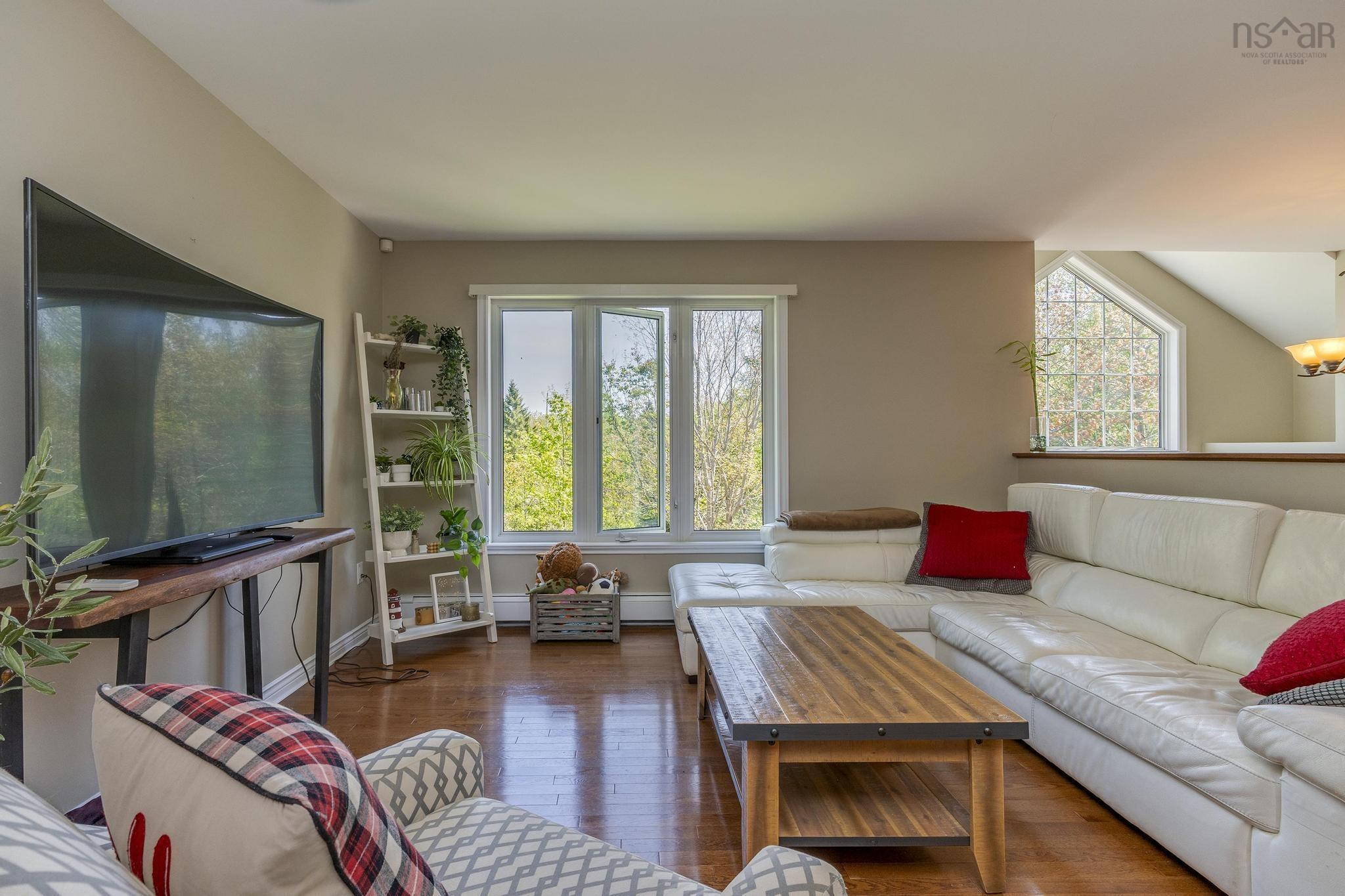 $699,900.00: 5 Waterloo Way, Stillwater Lake