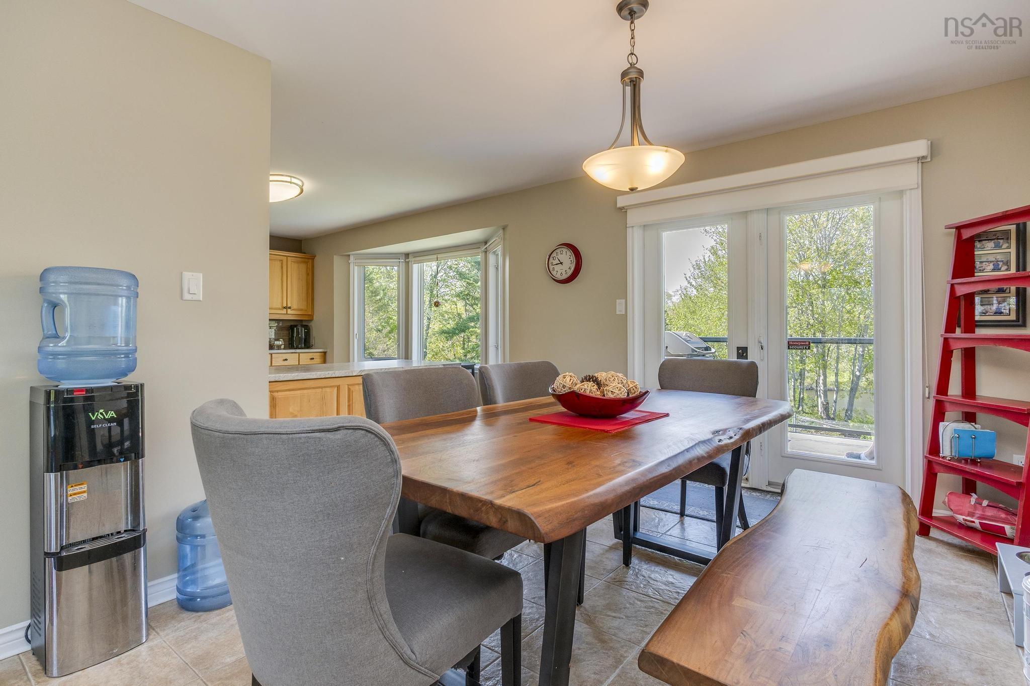 $699,900.00: 5 Waterloo Way, Stillwater Lake