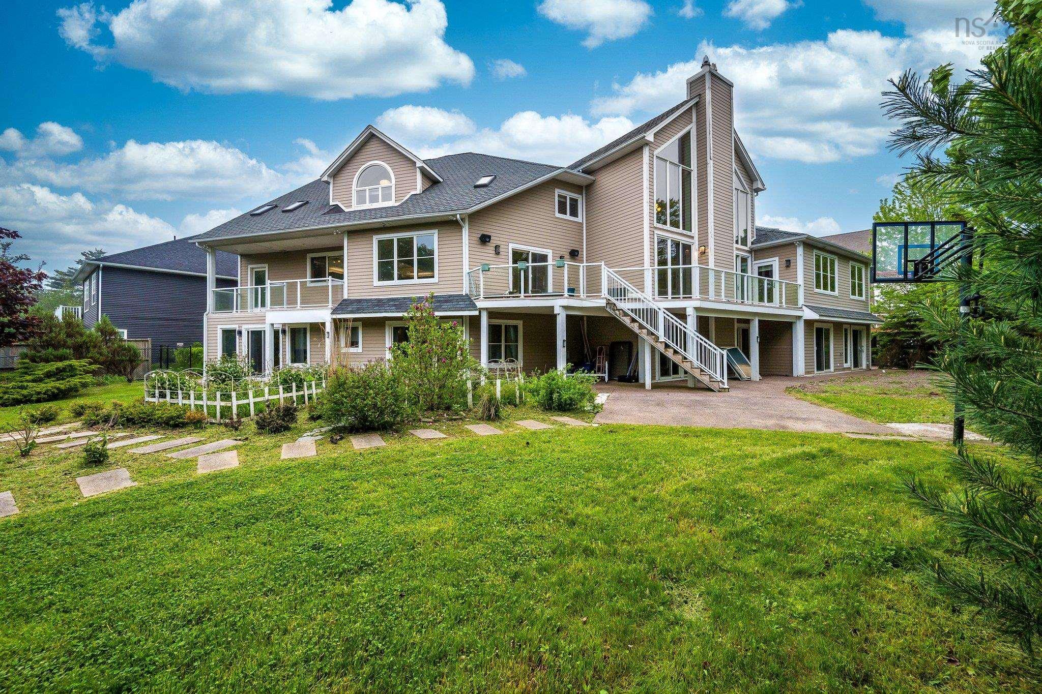 $1,749,900.00: 72 Worthington Place, Bedford