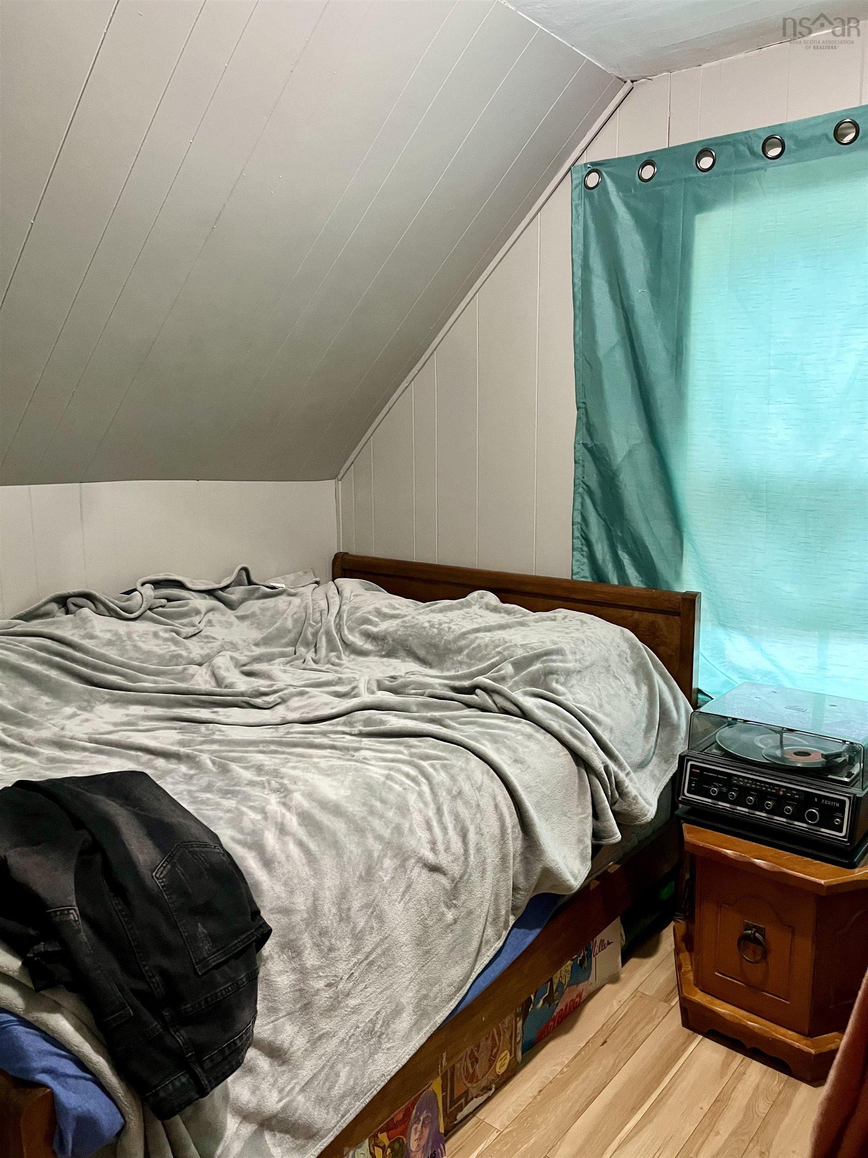 $369,000.00: 1252 River Road, Bear River