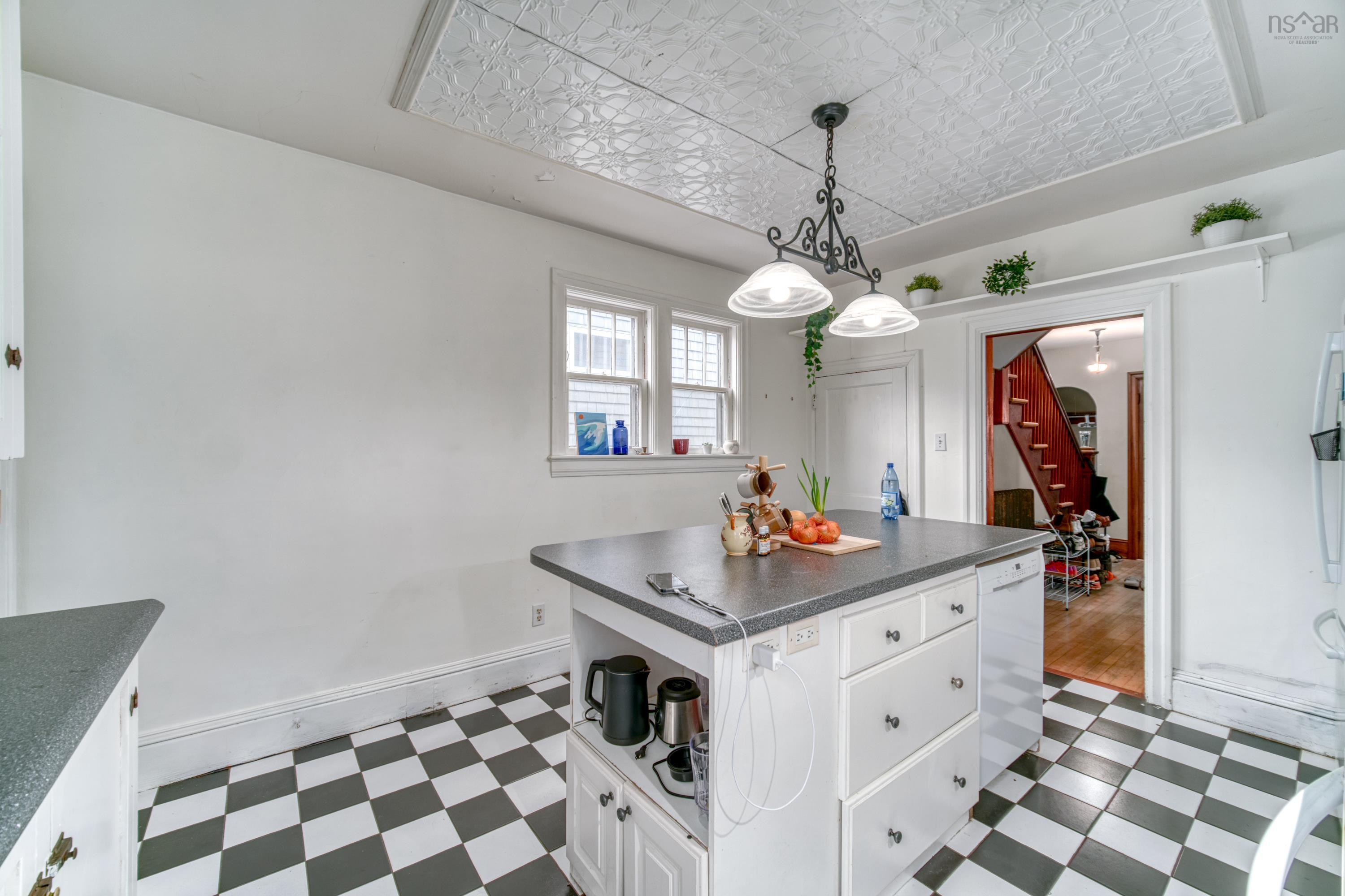 $879,000.00: 2078 Oxford Street, Halifax Regional Municipality