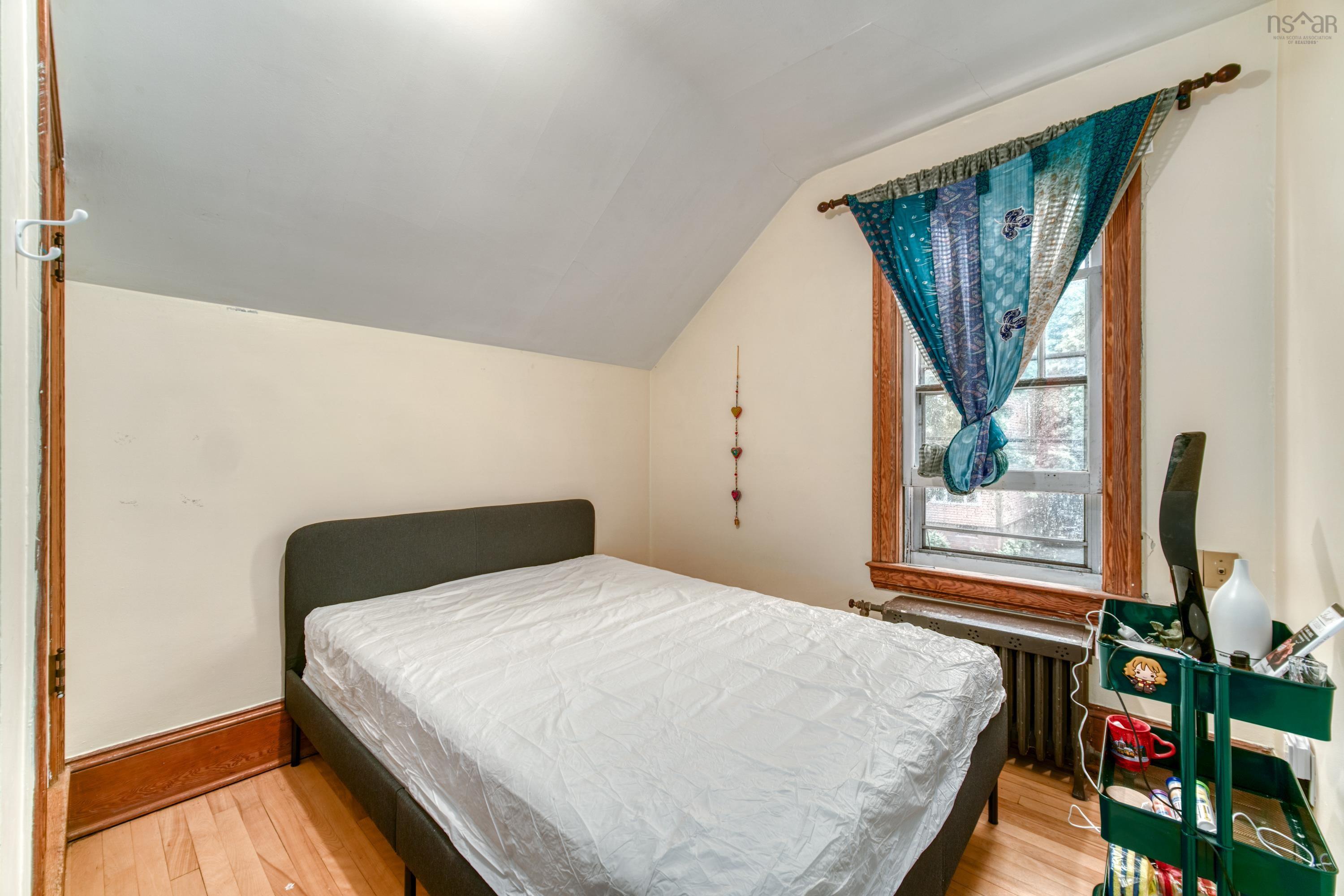 $879,000.00: 2078 Oxford Street, Halifax Regional Municipality