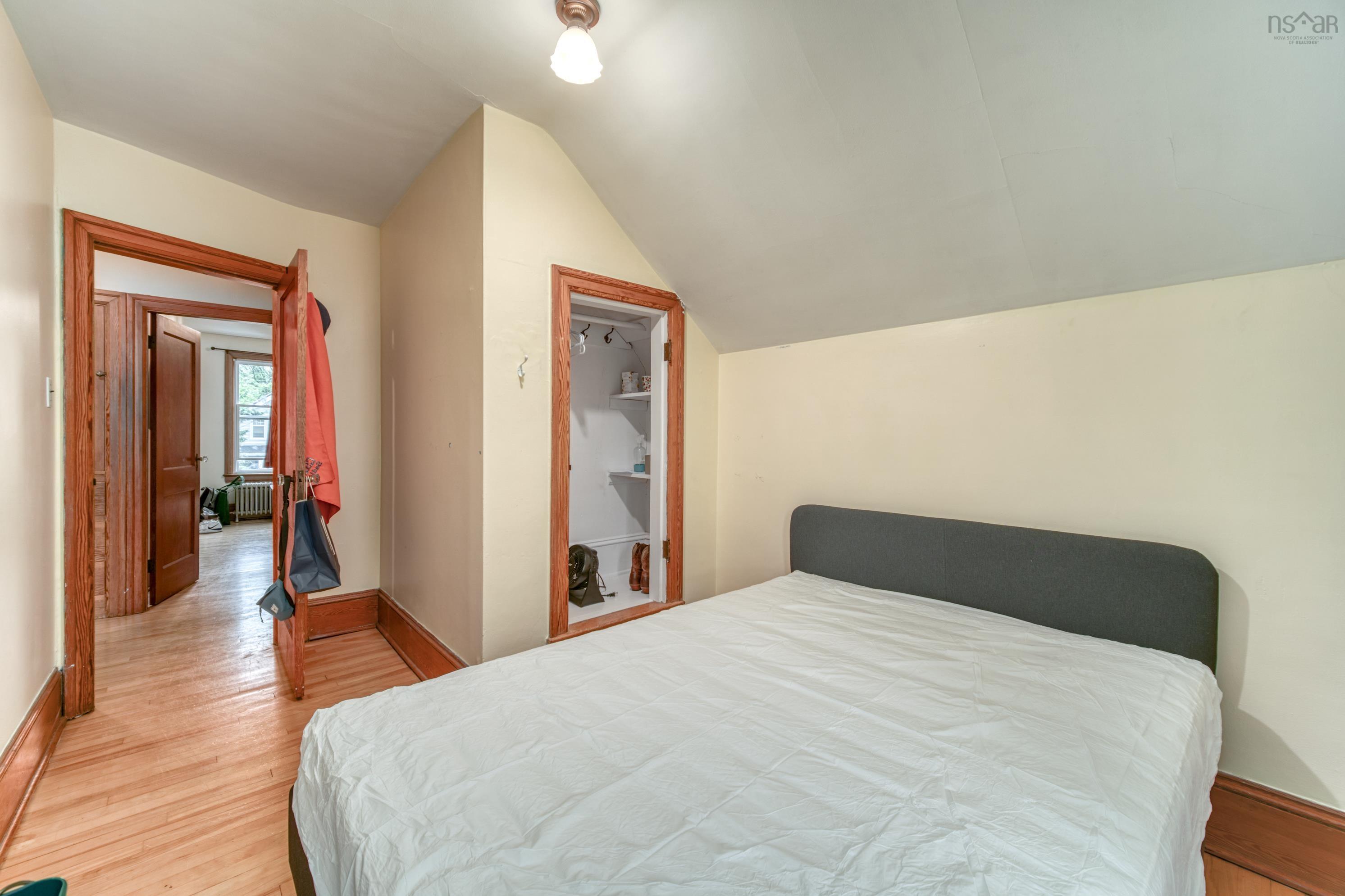 $879,000.00: 2078 Oxford Street, Halifax Regional Municipality