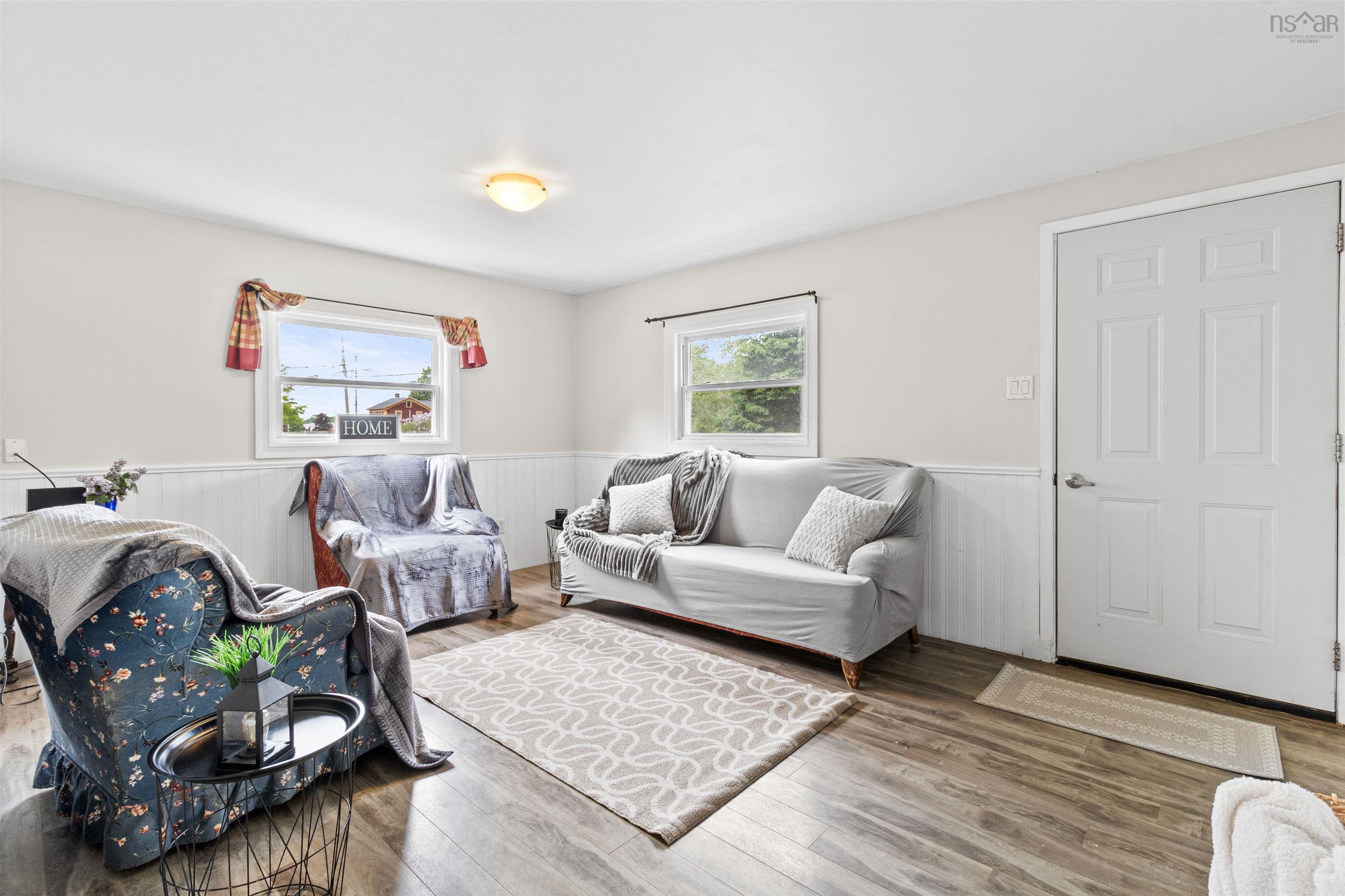 $279,900.00: 5640 Highway 1, Cambridge