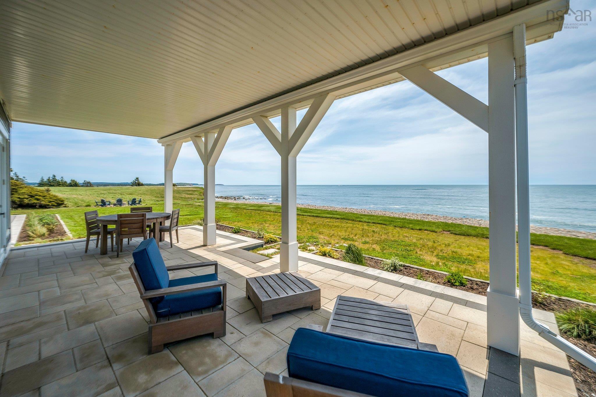 $1,750,000.00: 210 Moss Close, Lawrencetown
