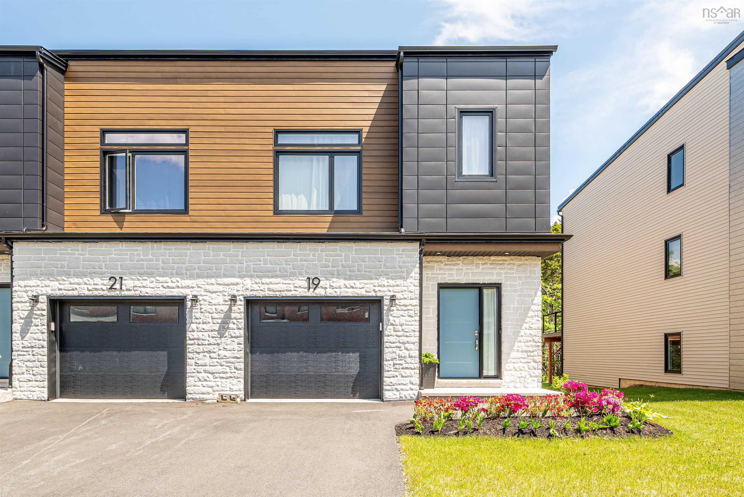 $739,990.00: 19 Trekker Drive, Bedford West