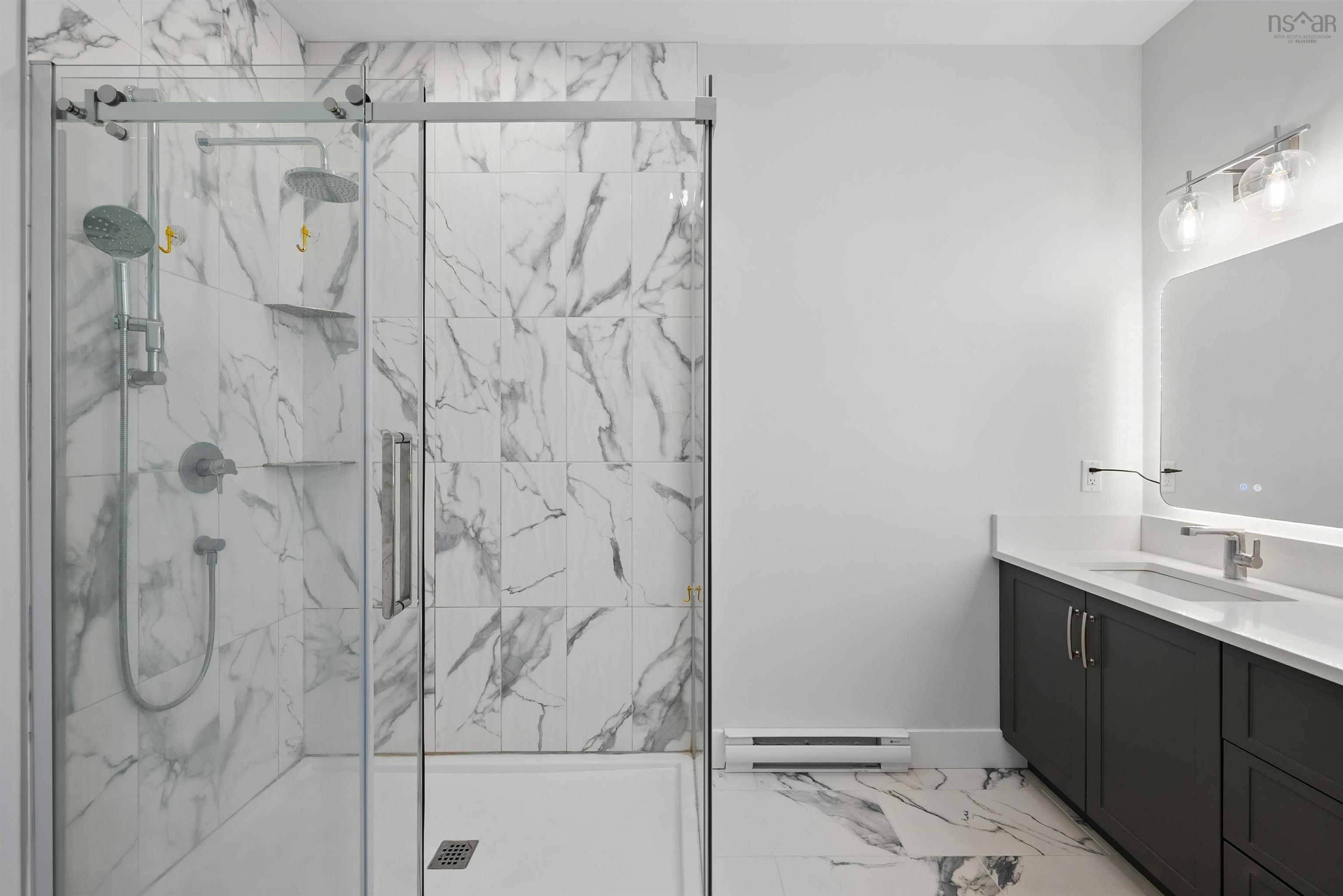 $739,990.00: 19 Trekker Drive, Bedford West