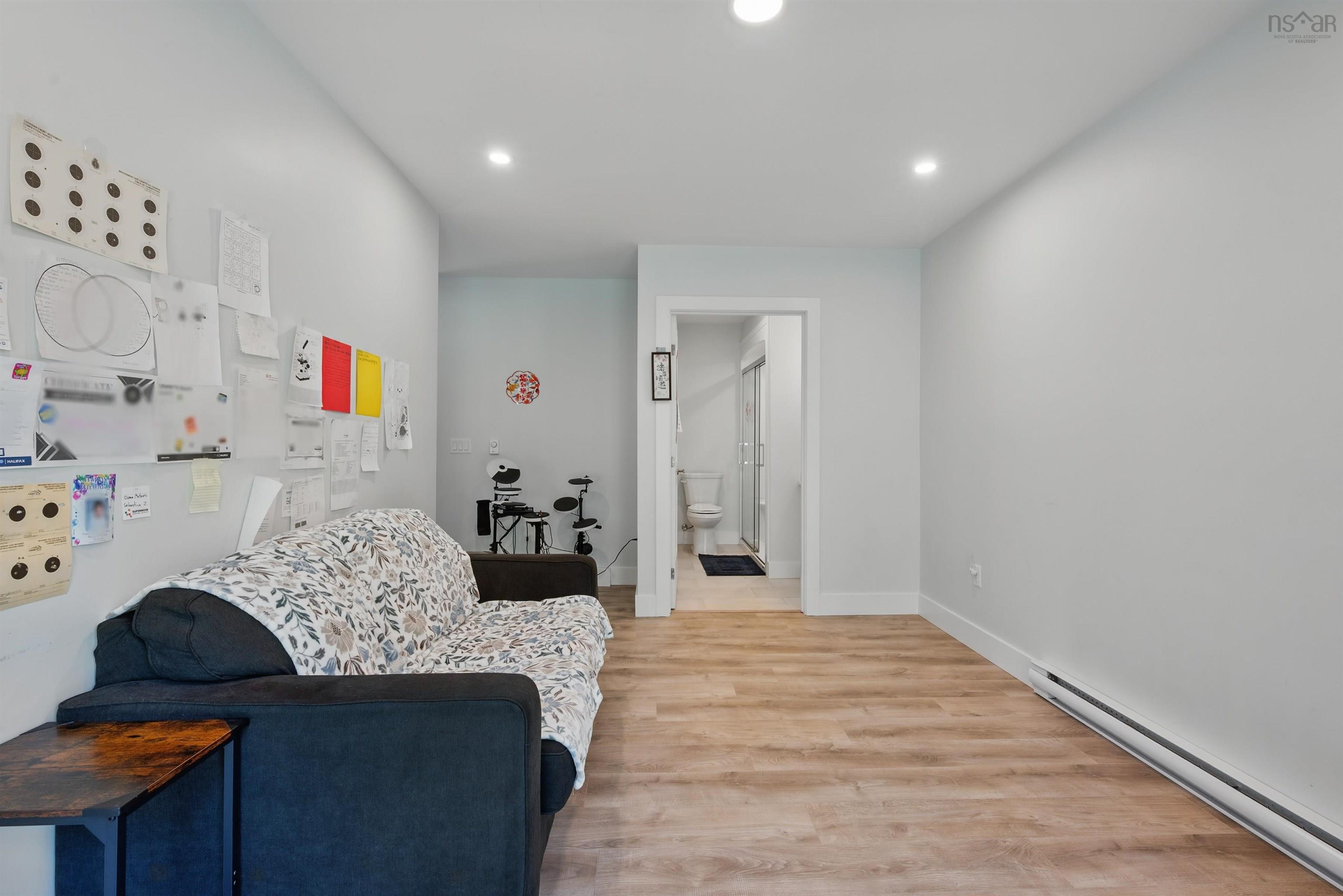 $739,990.00: 19 Trekker Drive, Bedford West
