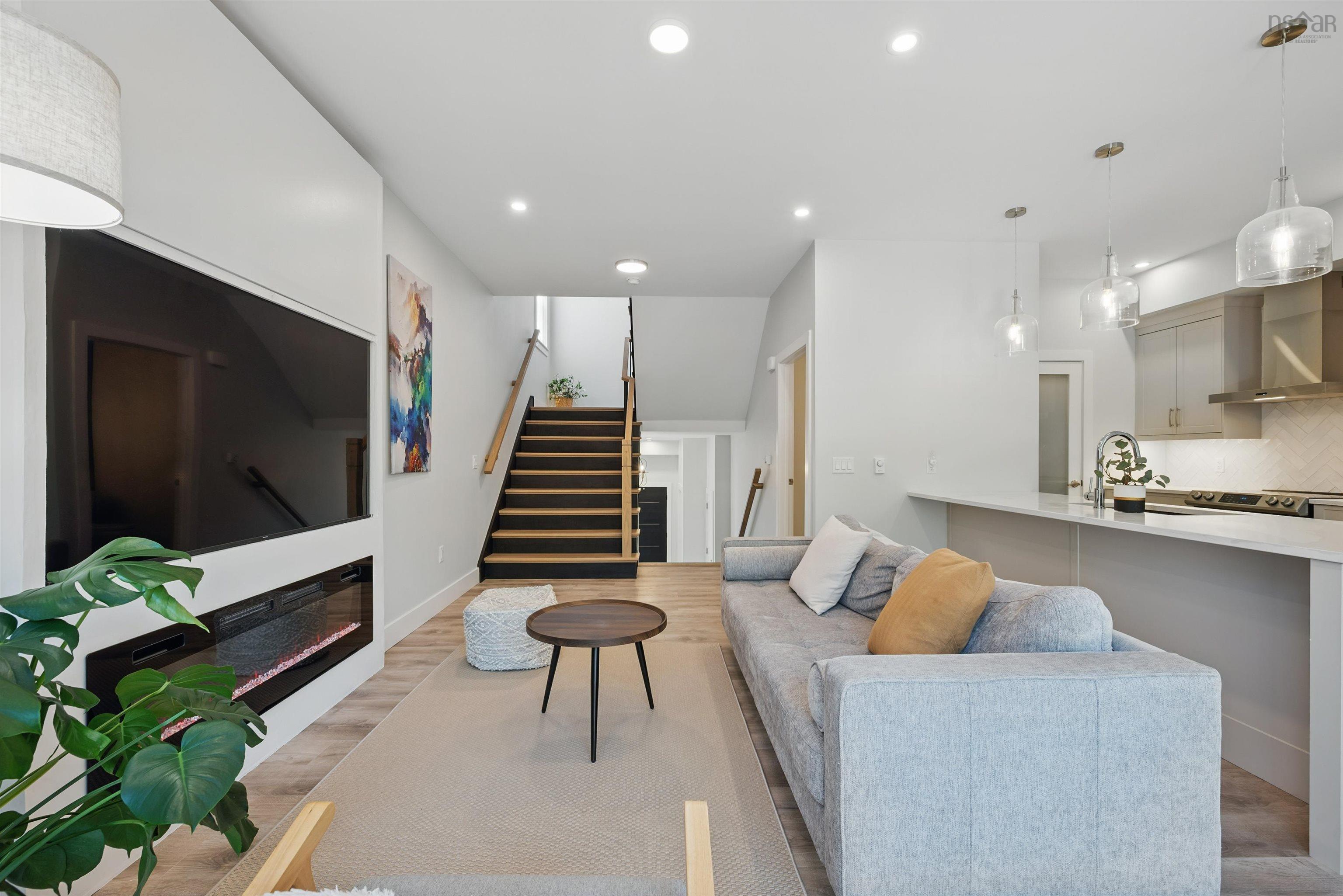 $739,990.00: 19 Trekker Drive, Bedford West