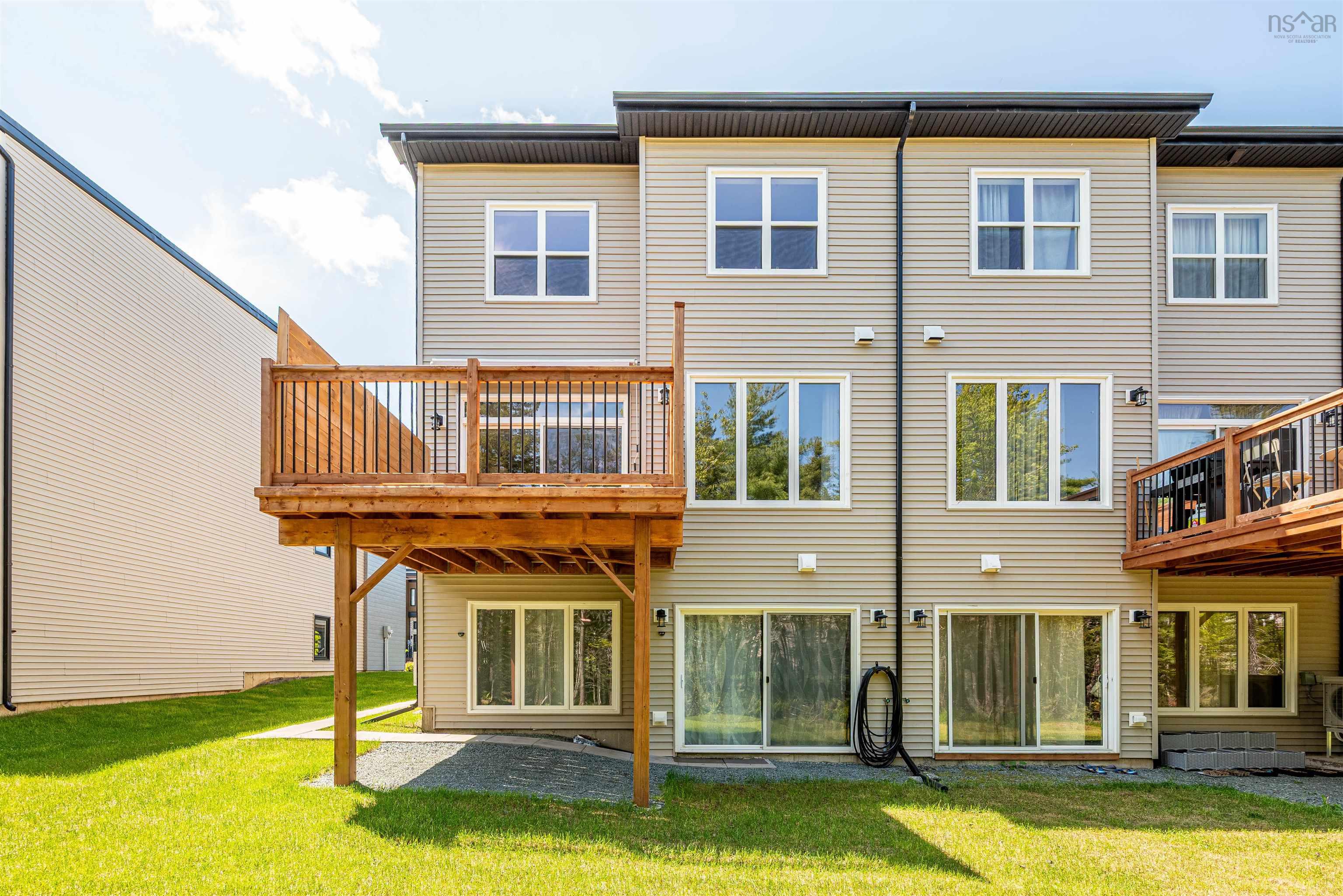 $739,990.00: 19 Trekker Drive, Bedford West