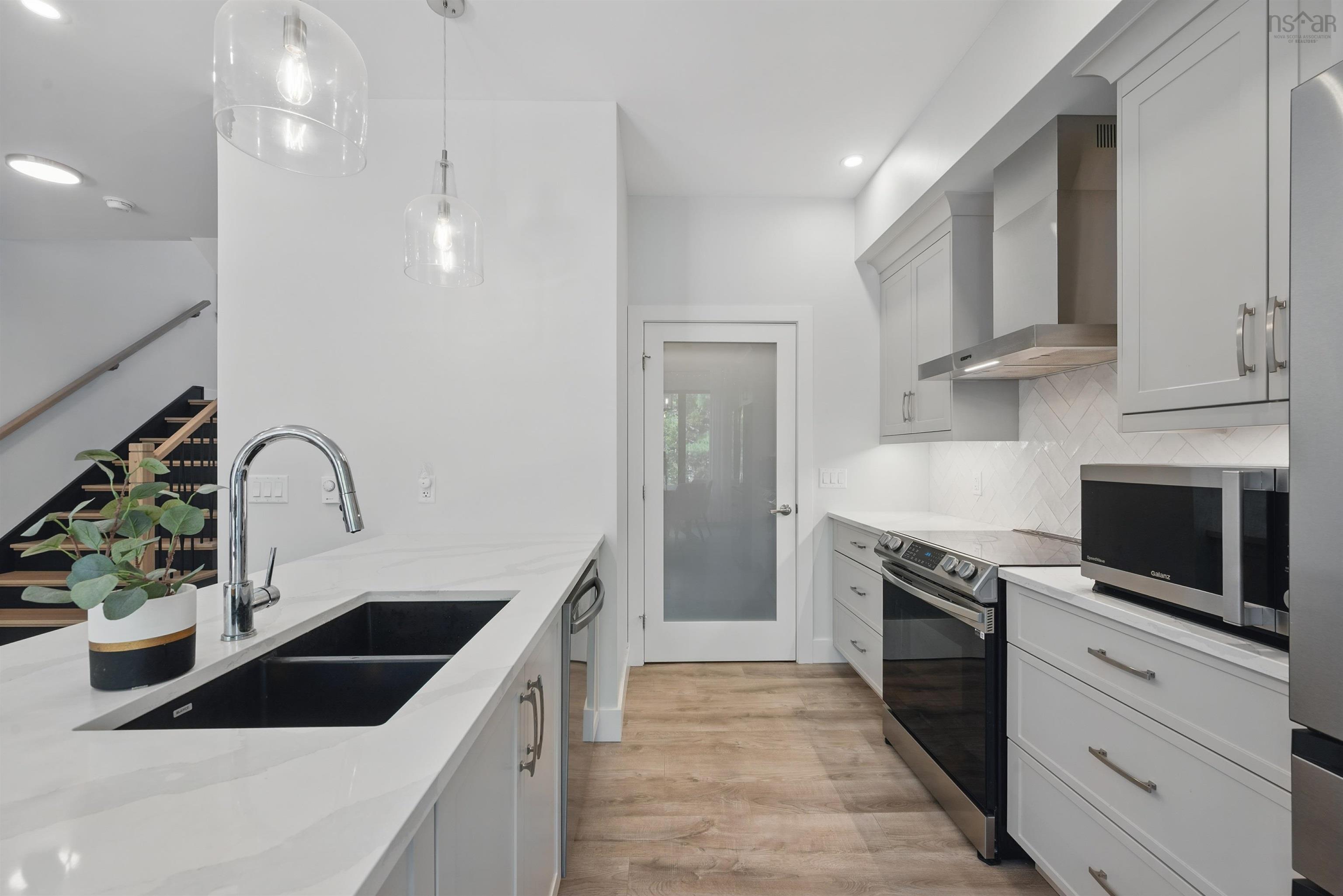 $739,990.00: 19 Trekker Drive, Bedford West