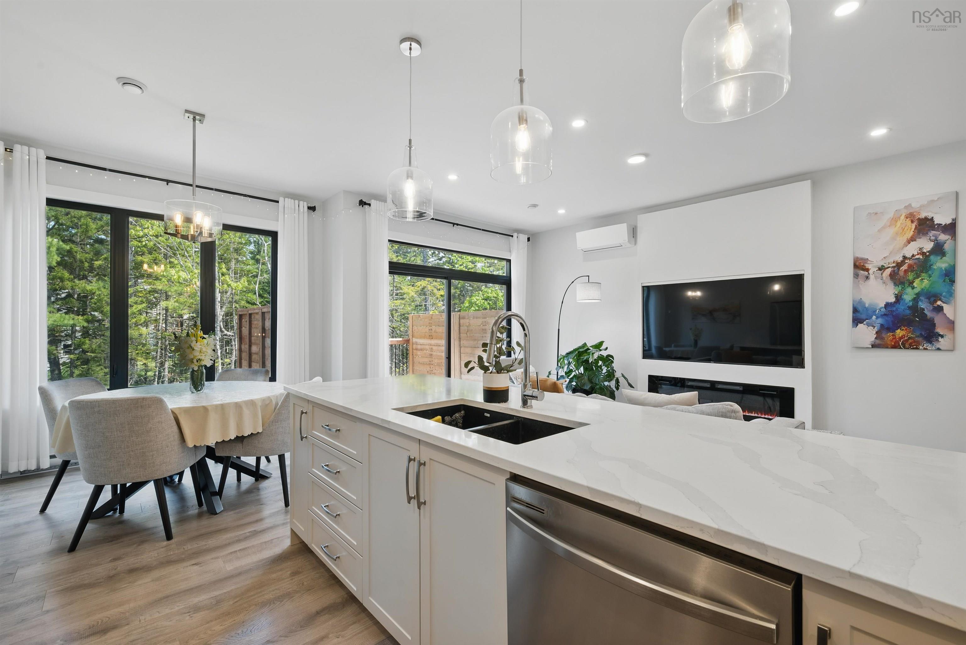 $739,990.00: 19 Trekker Drive, Bedford West