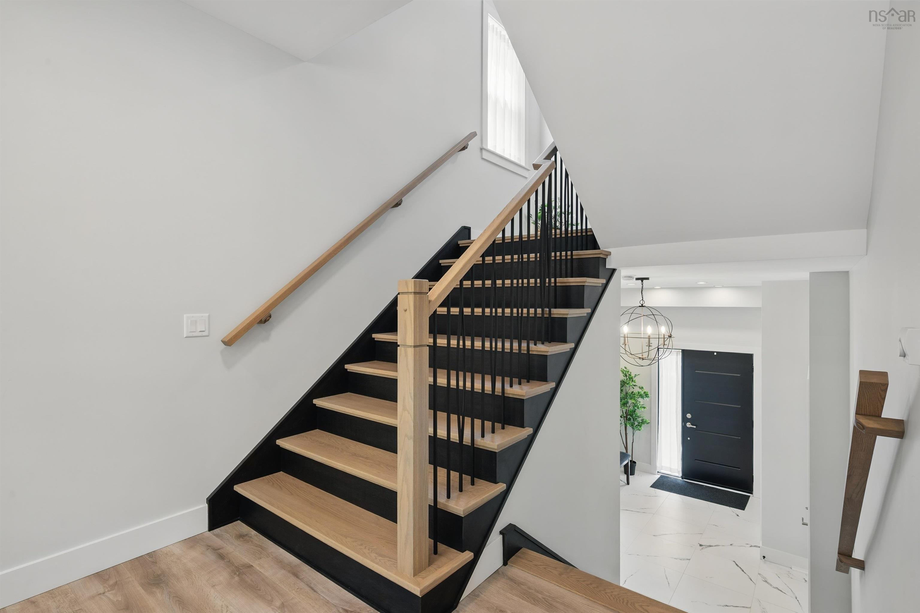 $739,990.00: 19 Trekker Drive, Bedford West