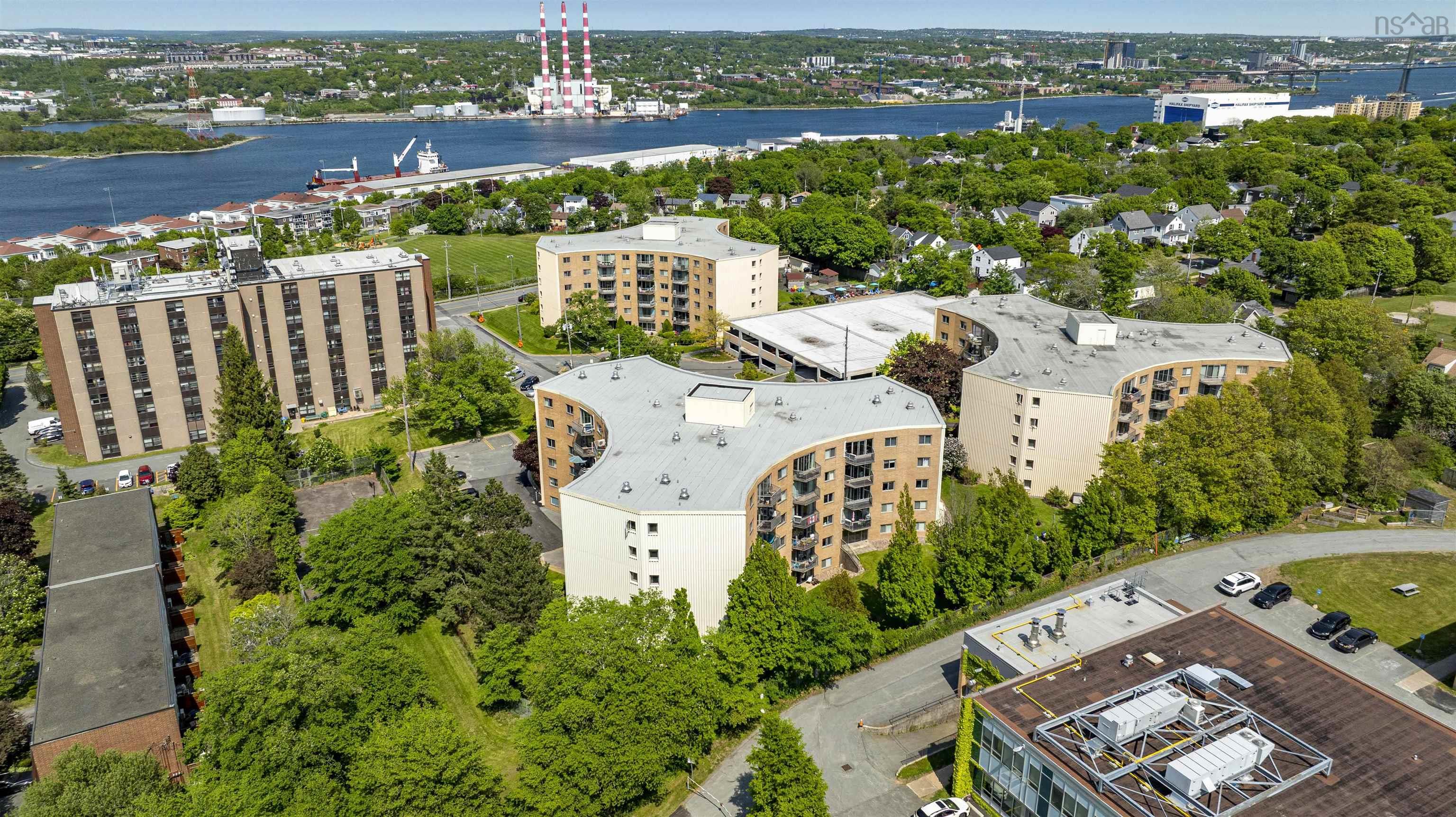 $499,900.00: C201 5561 Heatherwood Court, North End