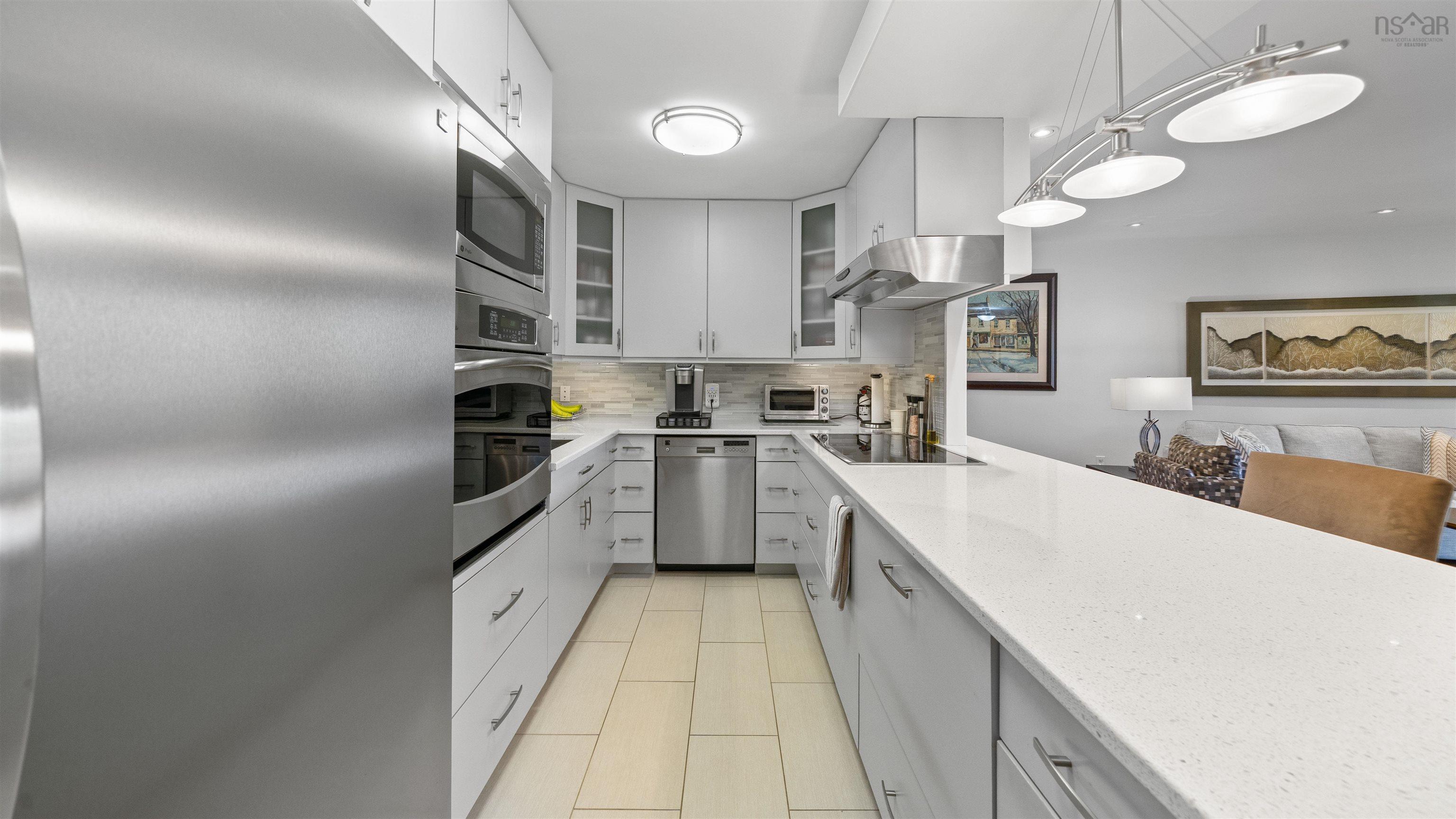 $499,900.00: C201 5561 Heatherwood Court, North End