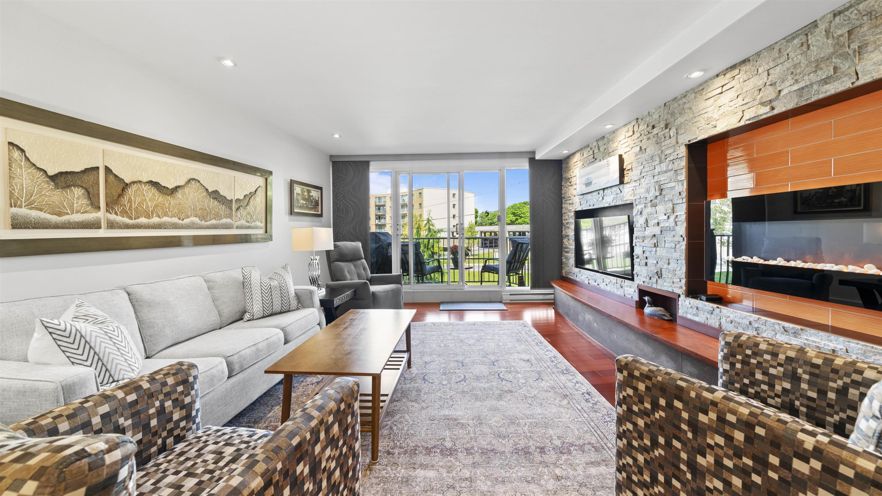 $499,900.00: C201 5561 Heatherwood Court, North End
