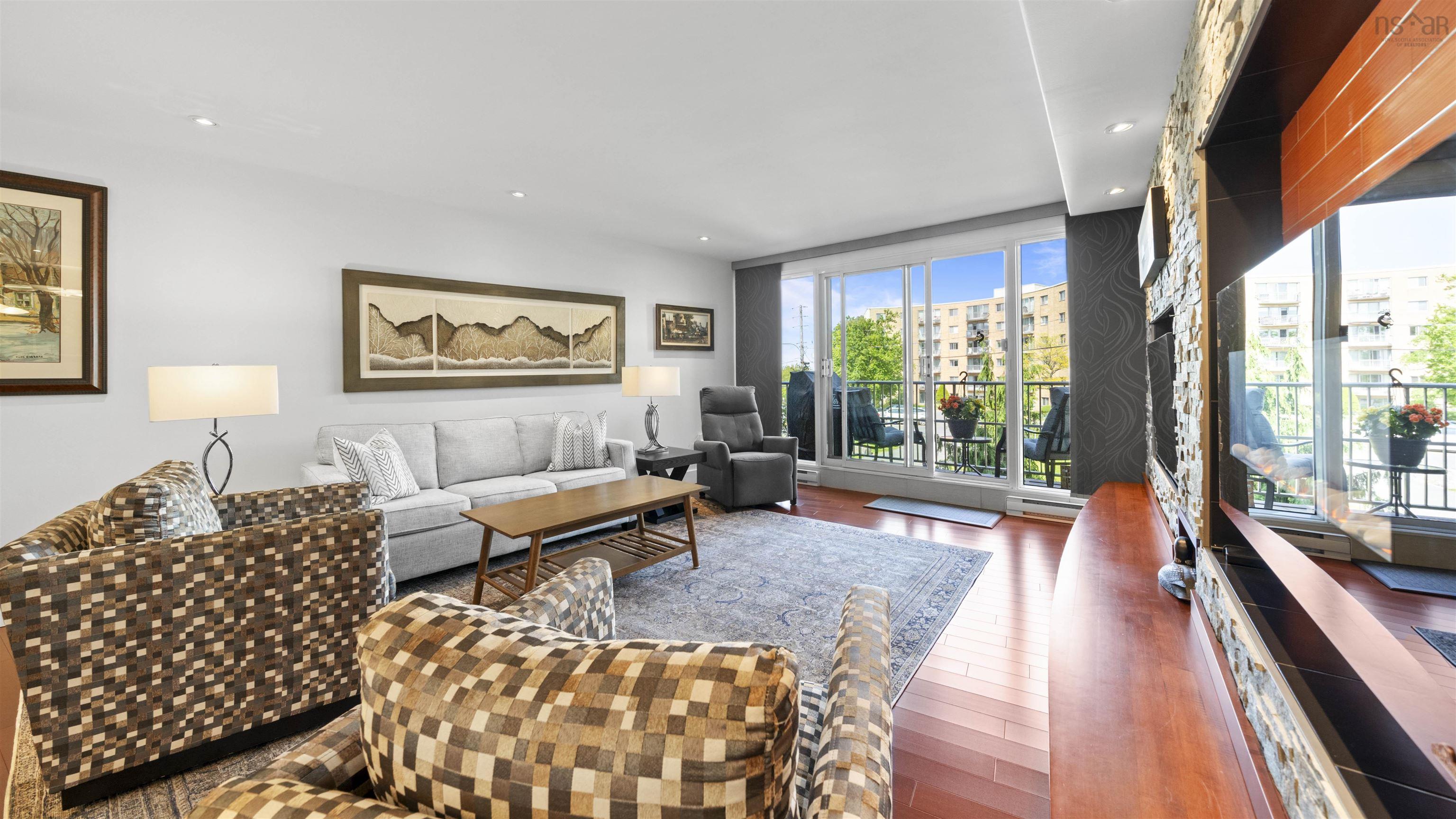 $499,900.00: C201 5561 Heatherwood Court, North End