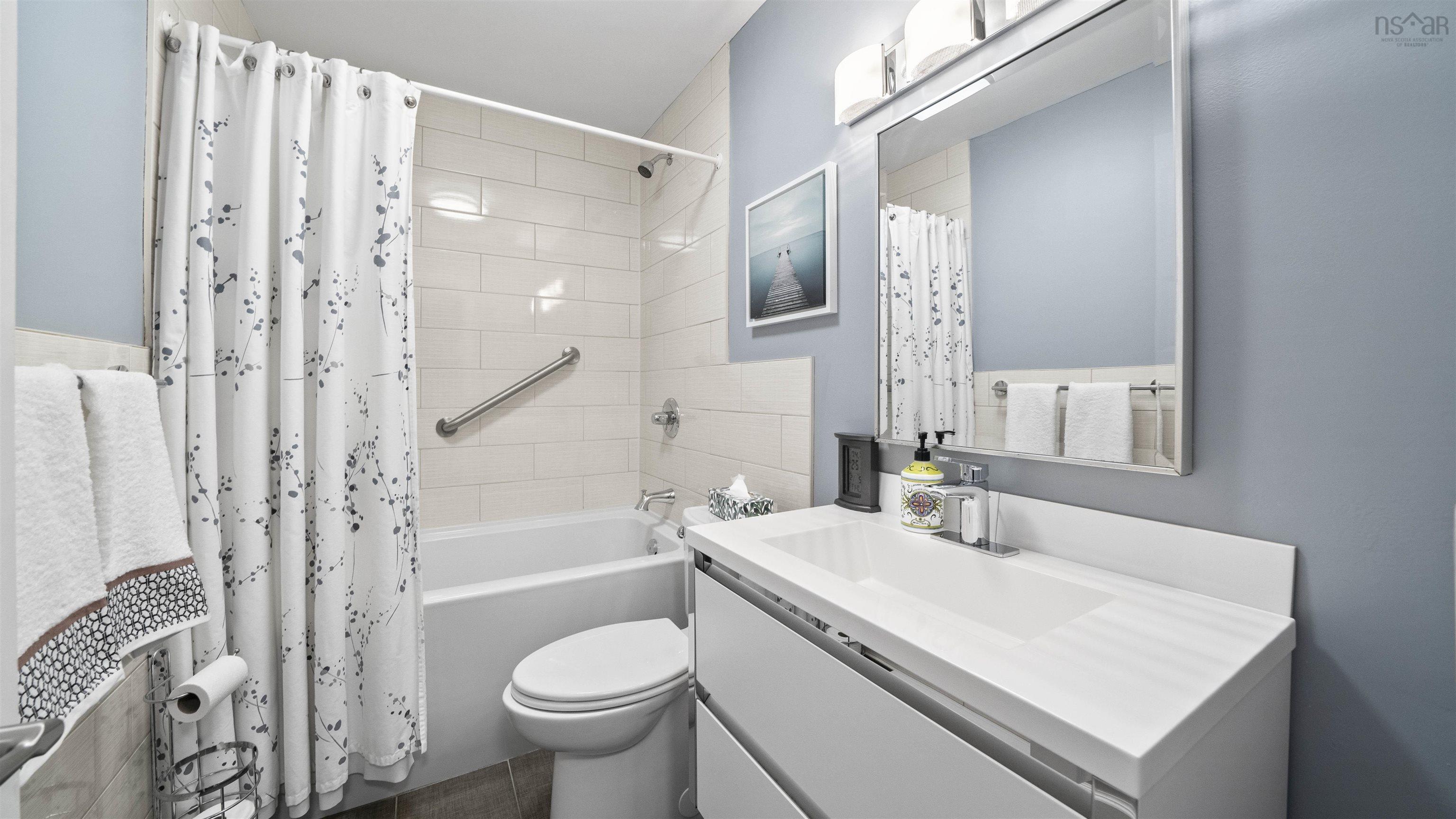 $499,900.00: C201 5561 Heatherwood Court, North End