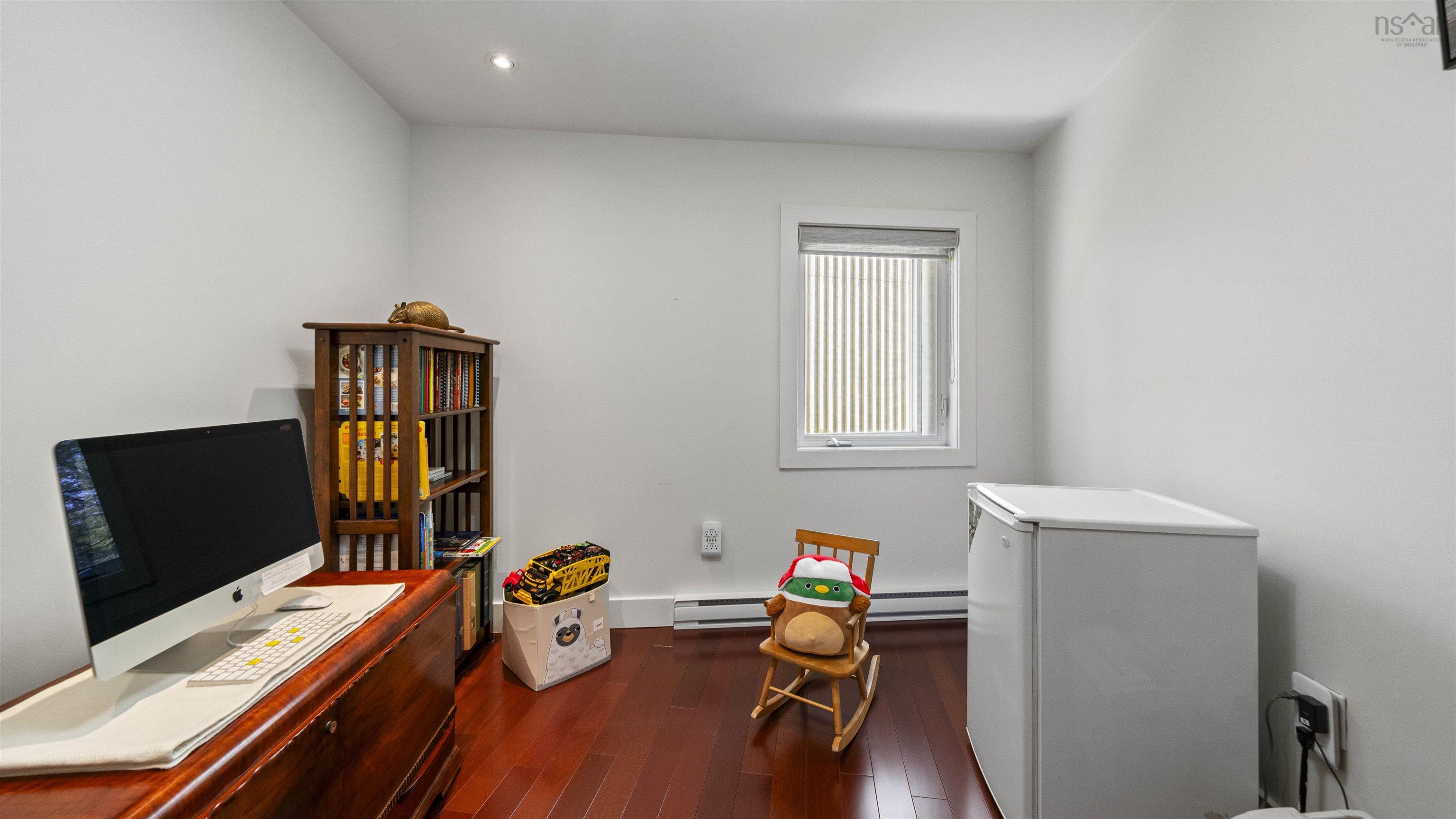 $499,900.00: C201 5561 Heatherwood Court, North End
