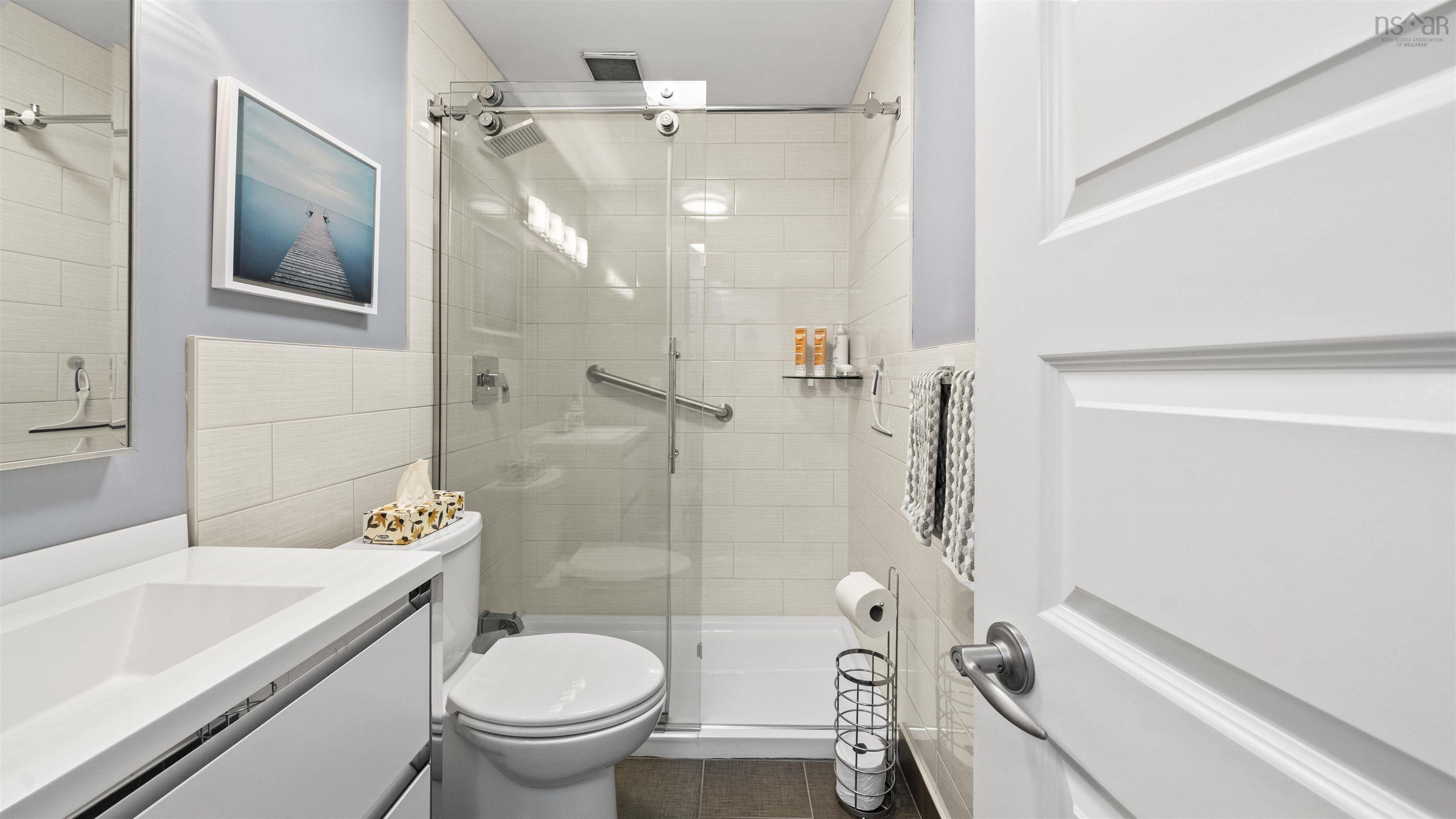 $499,900.00: C201 5561 Heatherwood Court, North End