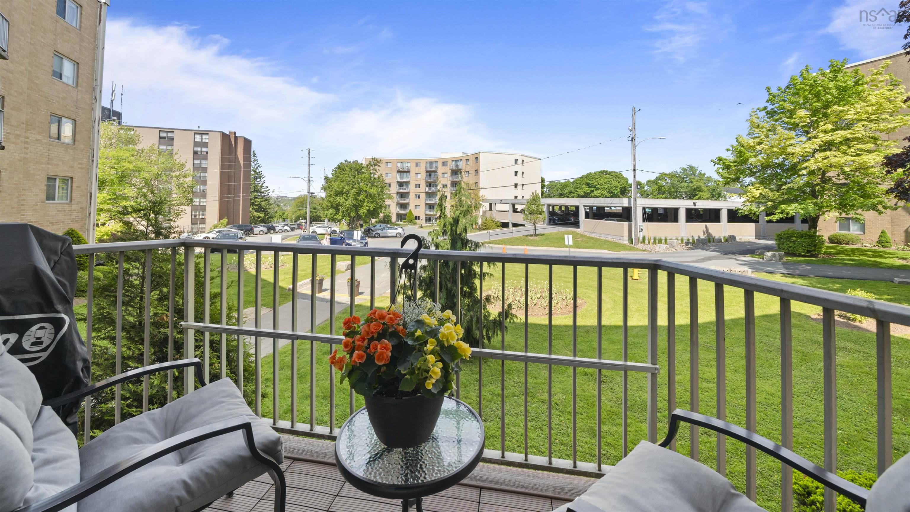 $499,900.00: C201 5561 Heatherwood Court, North End