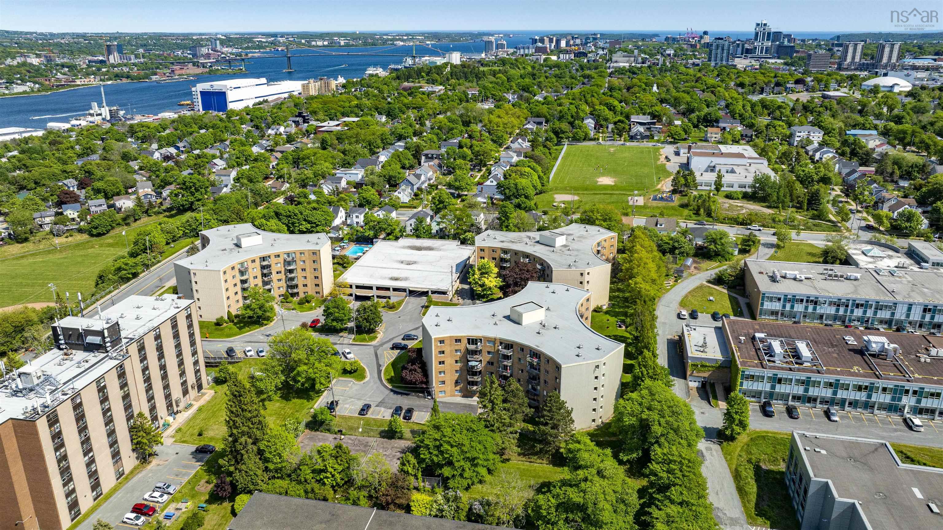 $499,900.00: C201 5561 Heatherwood Court, North End