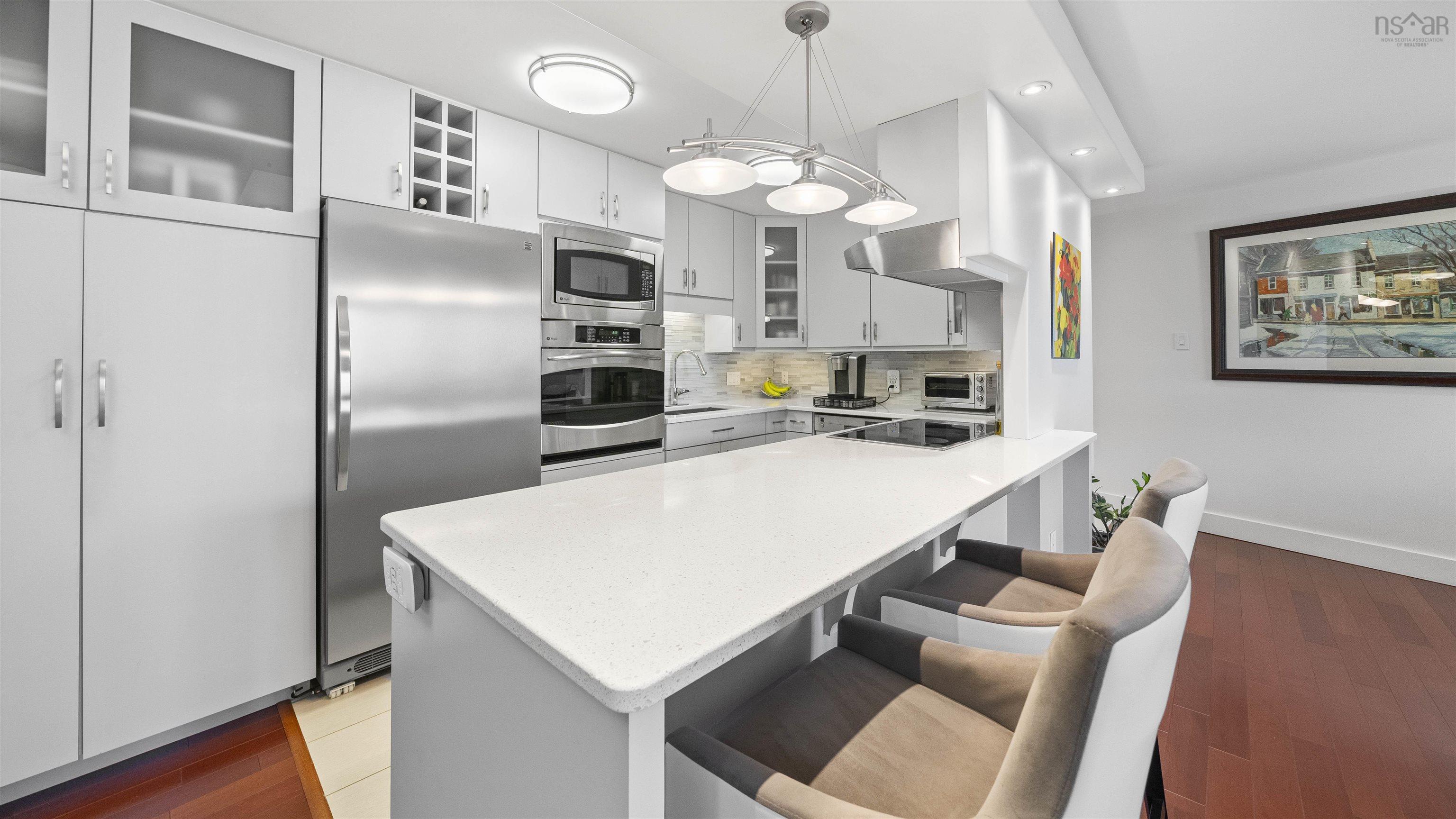 $499,900.00: C201 5561 Heatherwood Court, North End