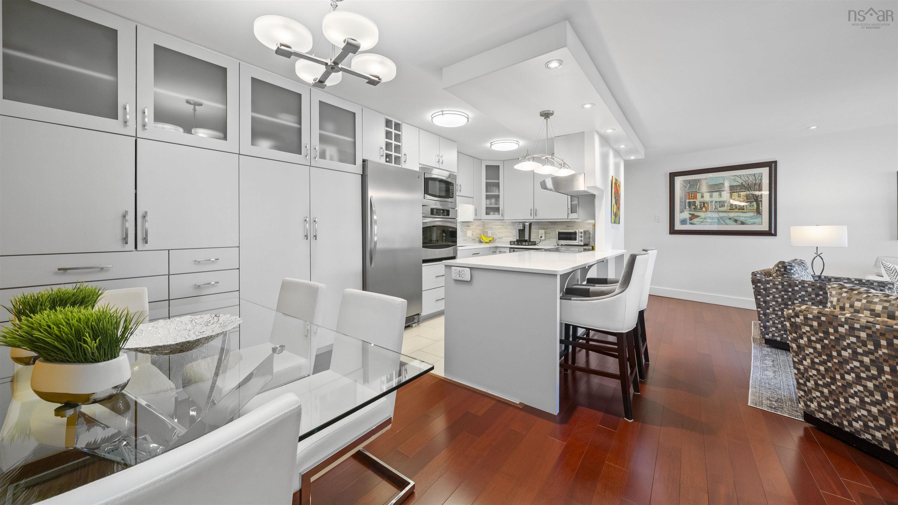 $499,900.00: C201 5561 Heatherwood Court, North End