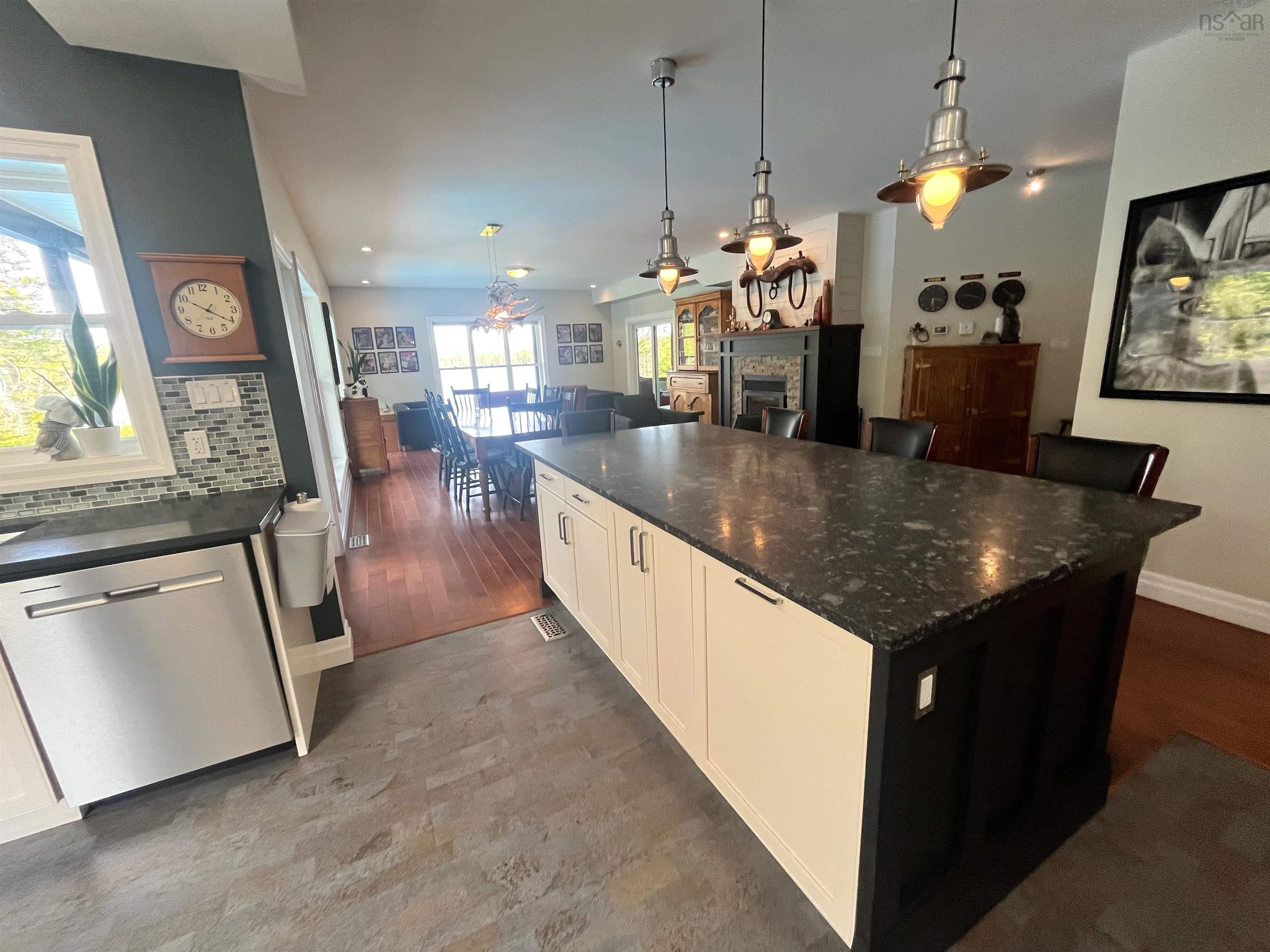$1,249,900.00: 2248 North Riverside Road, Boylston