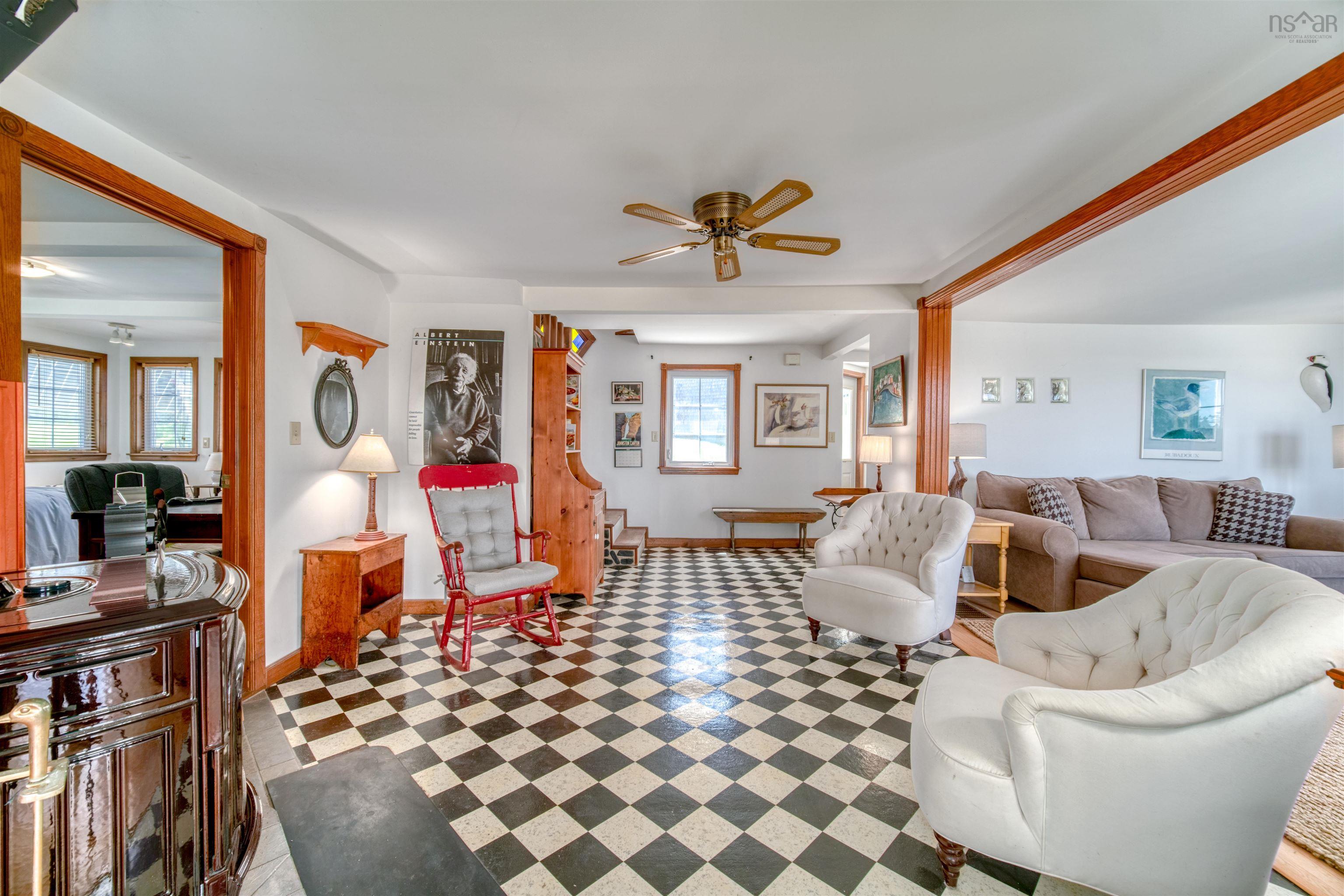 $849,900.00: 399 South Side Road, Stonehurst South