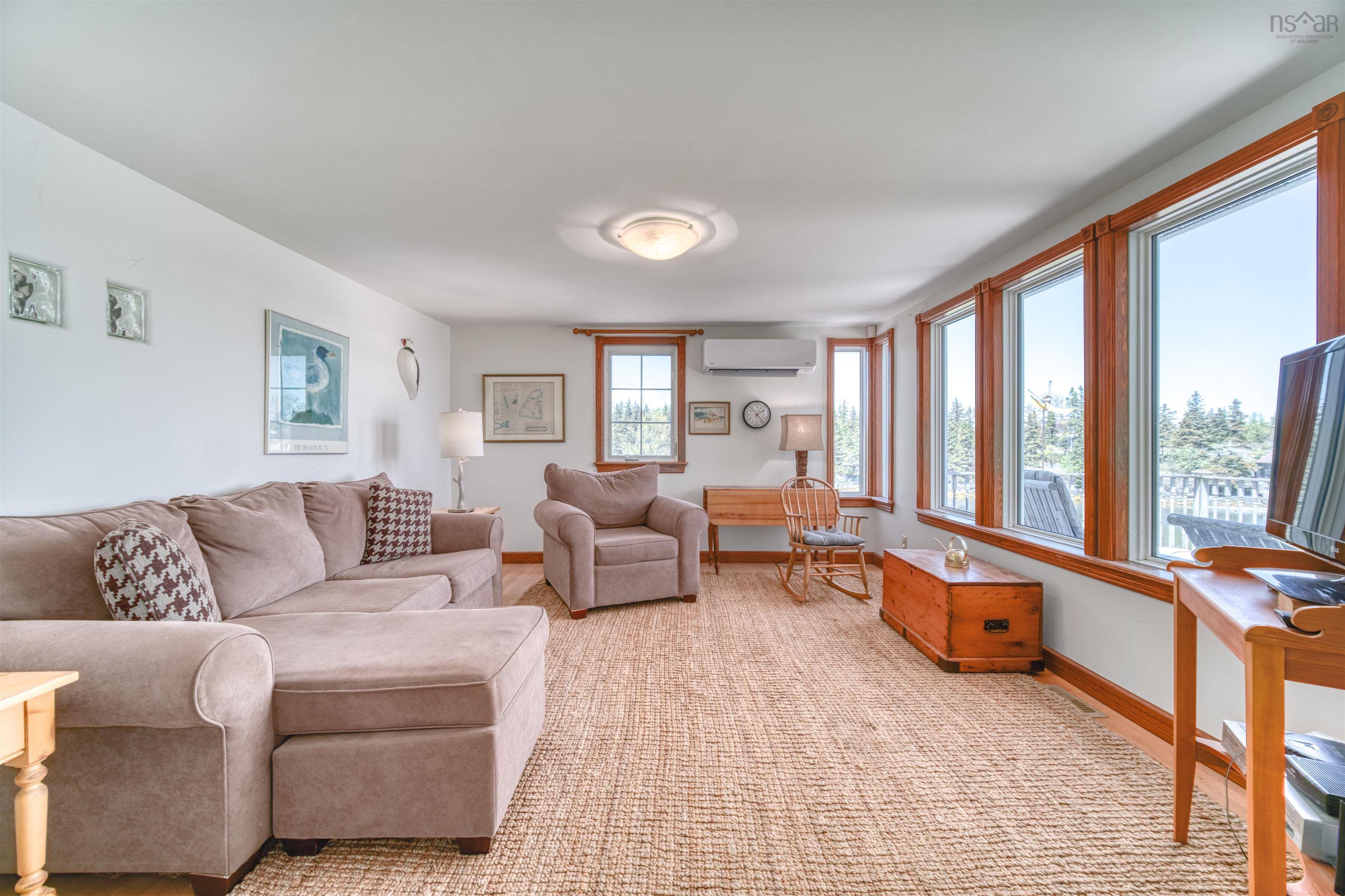 $849,900.00: 399 South Side Road, Stonehurst South