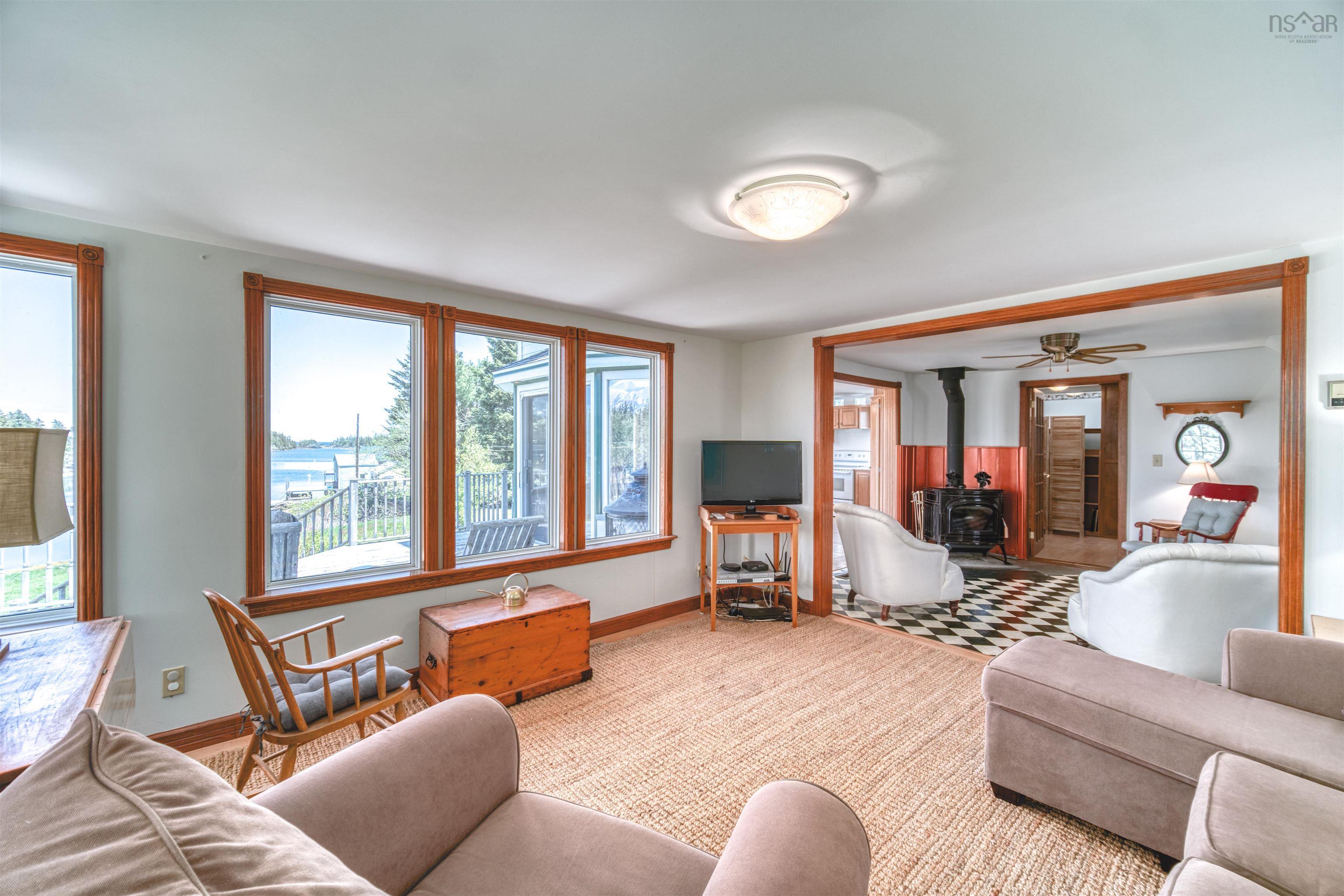 $849,900.00: 399 South Side Road, Stonehurst South