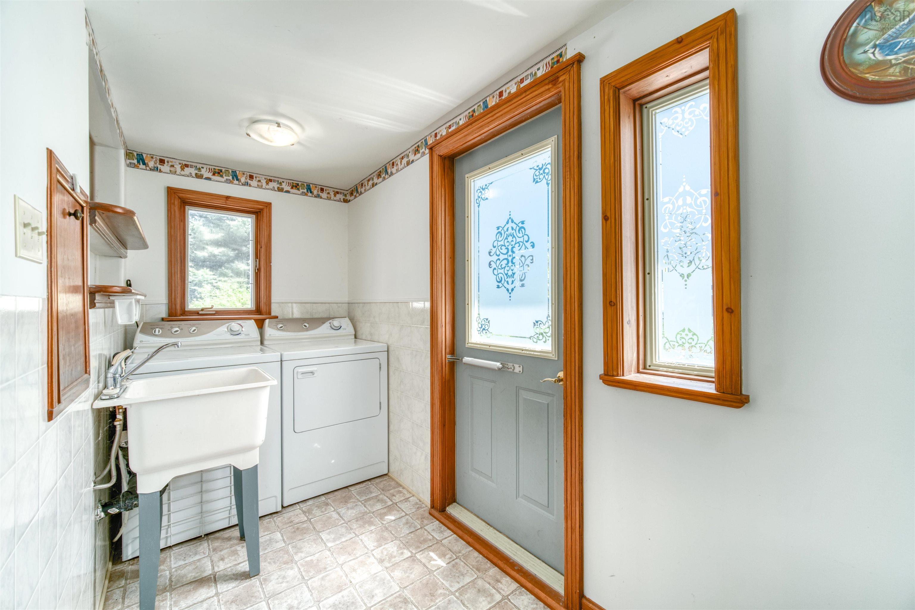 $849,900.00: 399 South Side Road, Stonehurst South