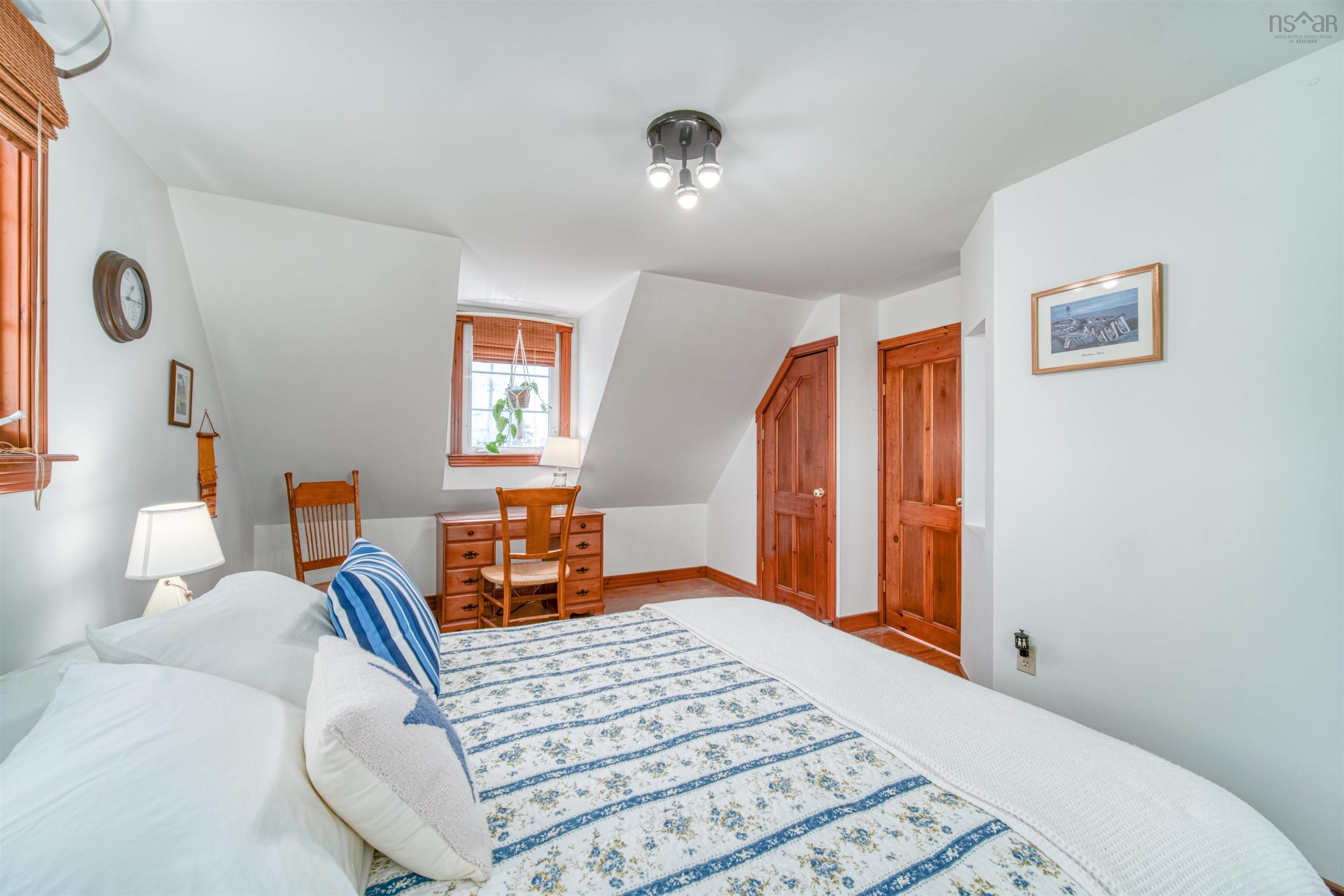 $849,900.00: 399 South Side Road, Stonehurst South