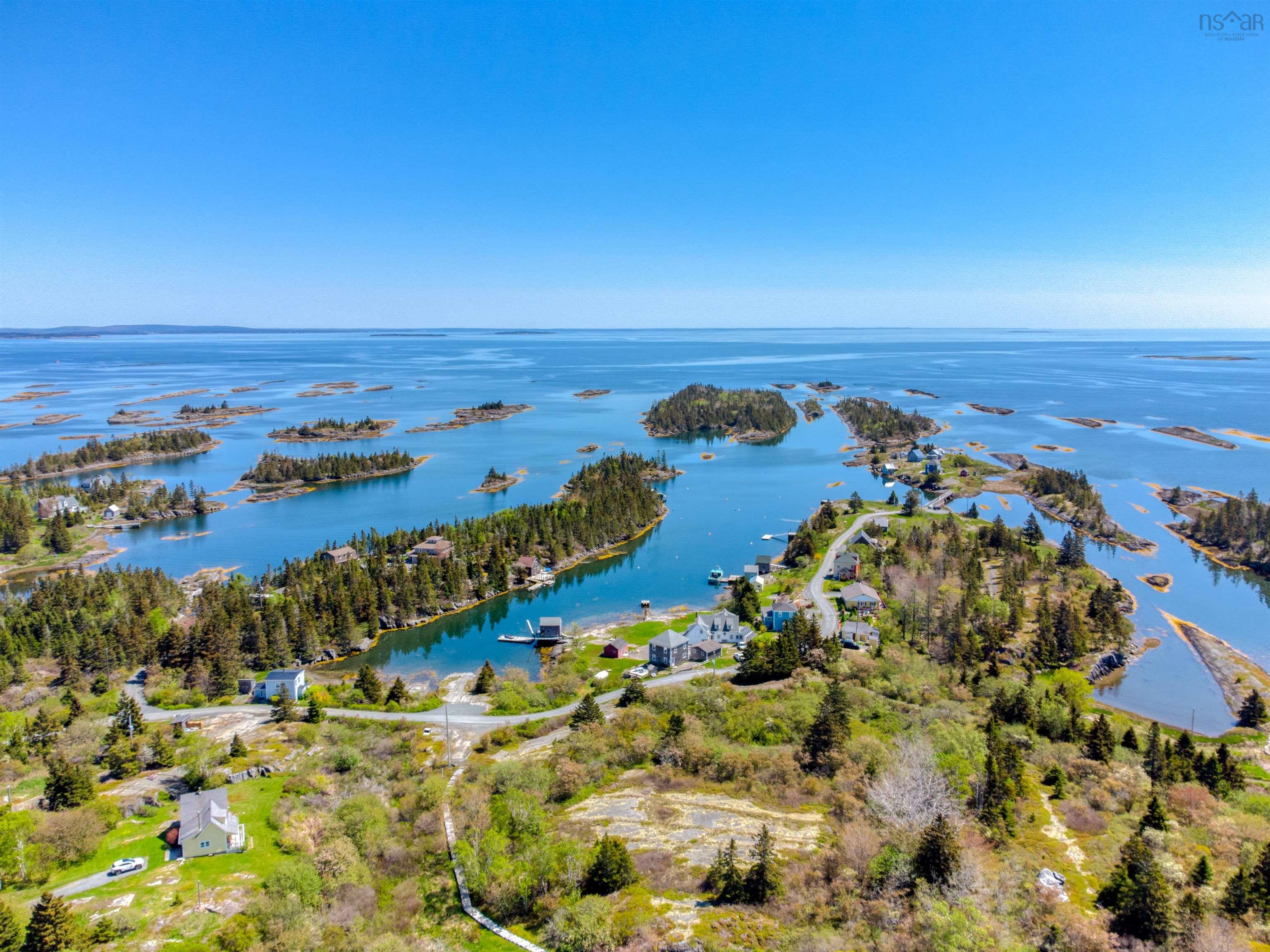 $849,900.00: 399 South Side Road, Stonehurst South