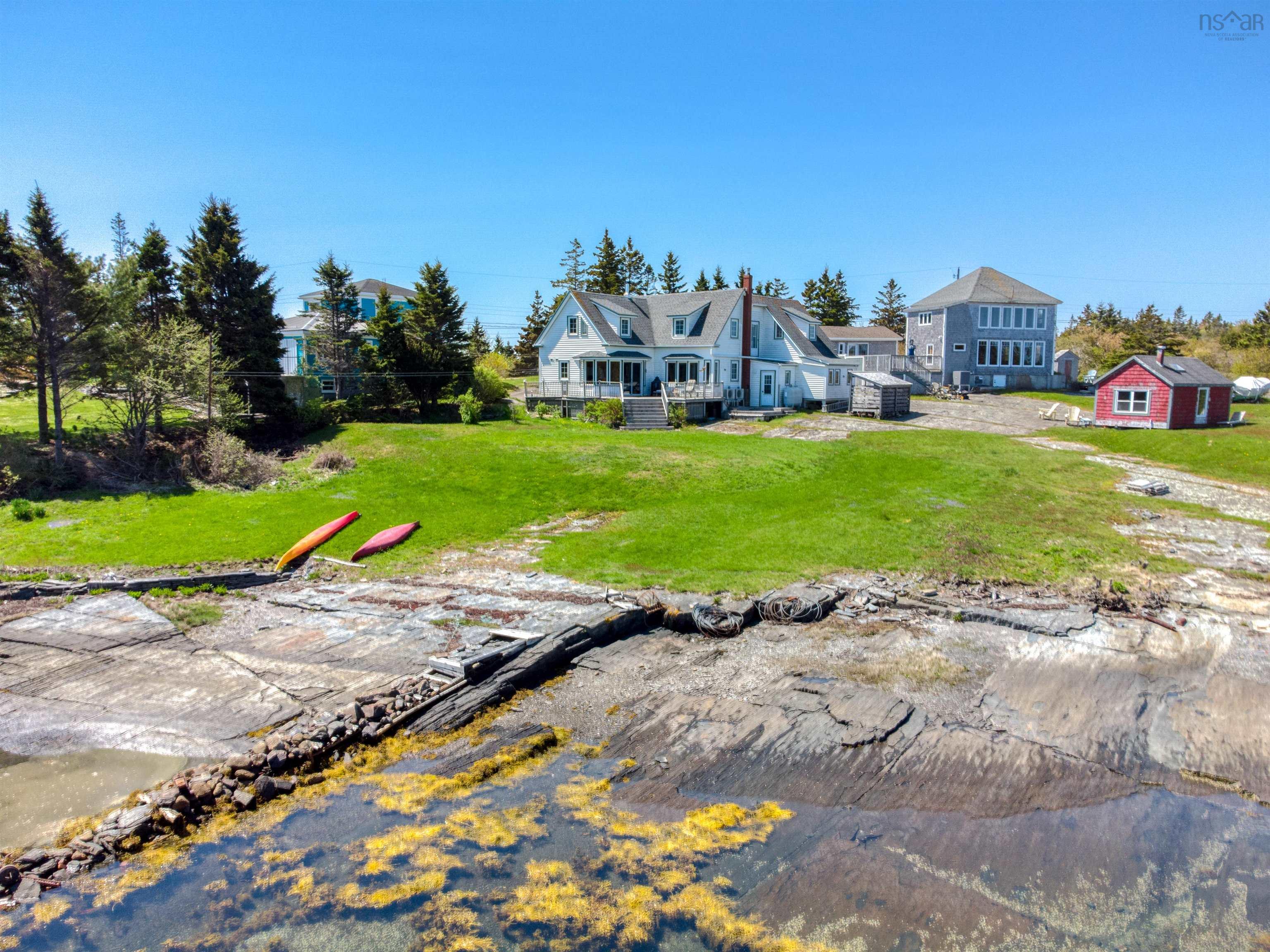 $849,900.00: 399 South Side Road, Stonehurst South